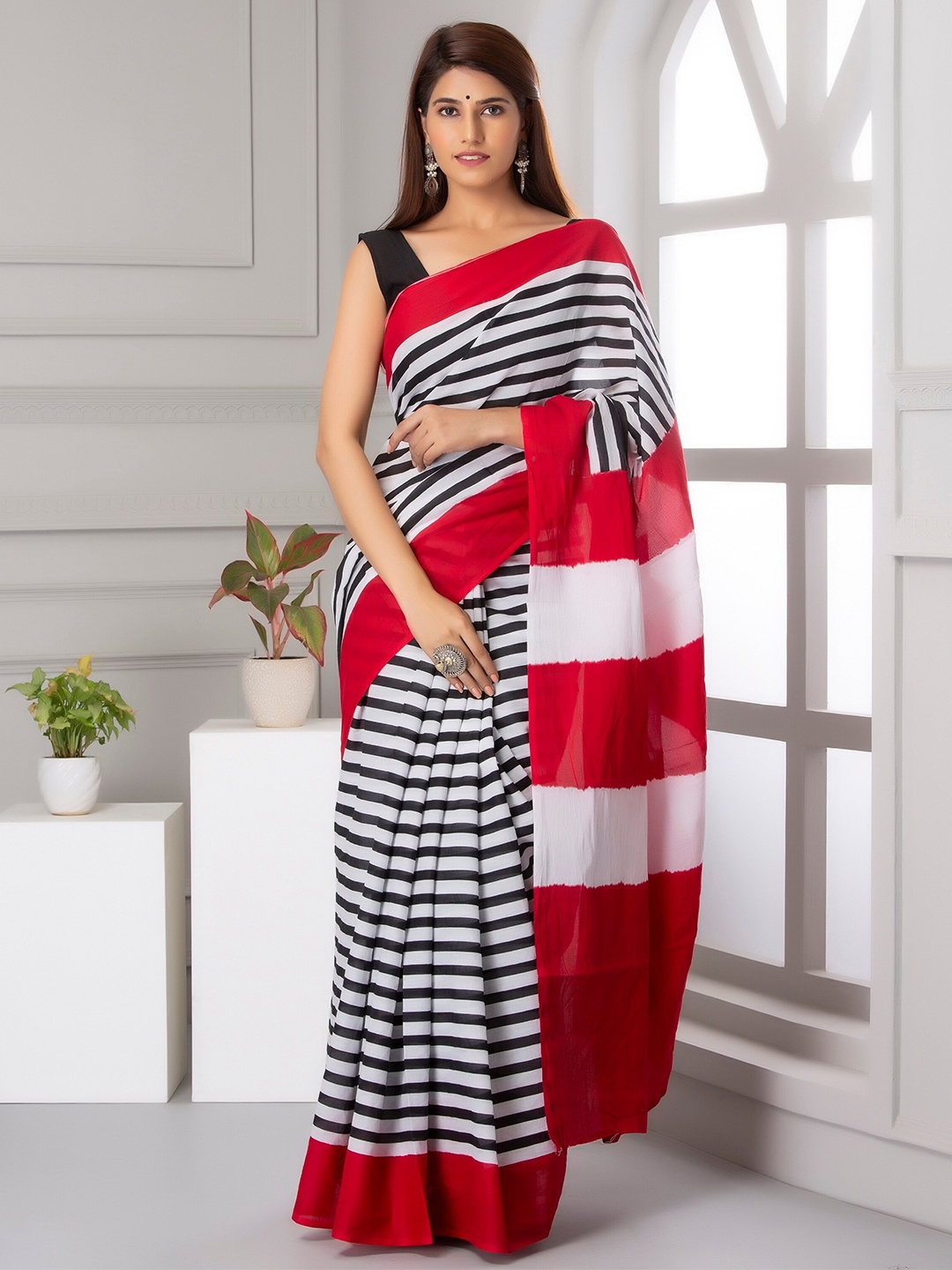 

NIKHILAM Striped Pure Cotton Designer Block Print Saree, Red