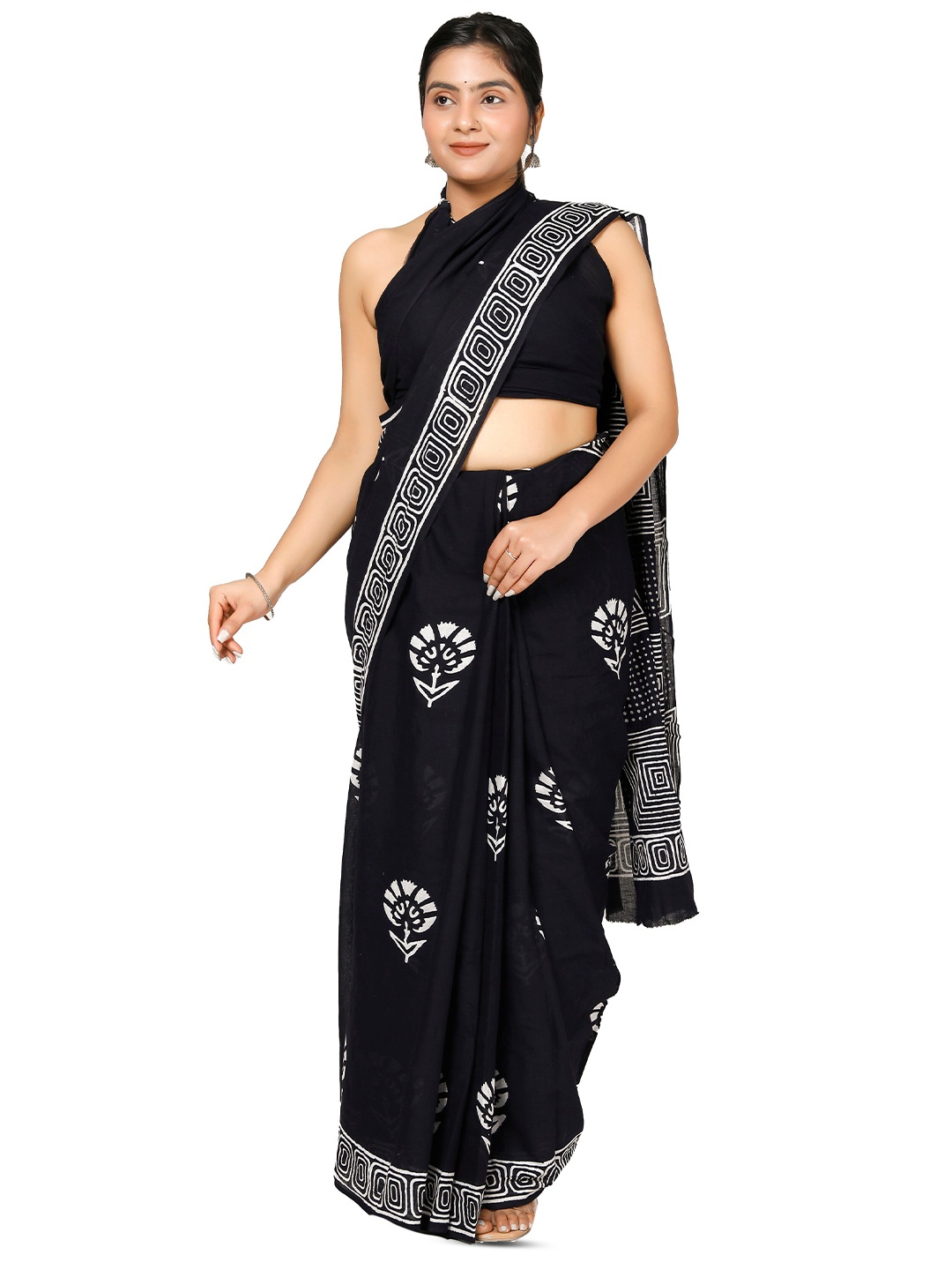 

NIKHILAM Floral Block Print Pure Cotton Saree, Black