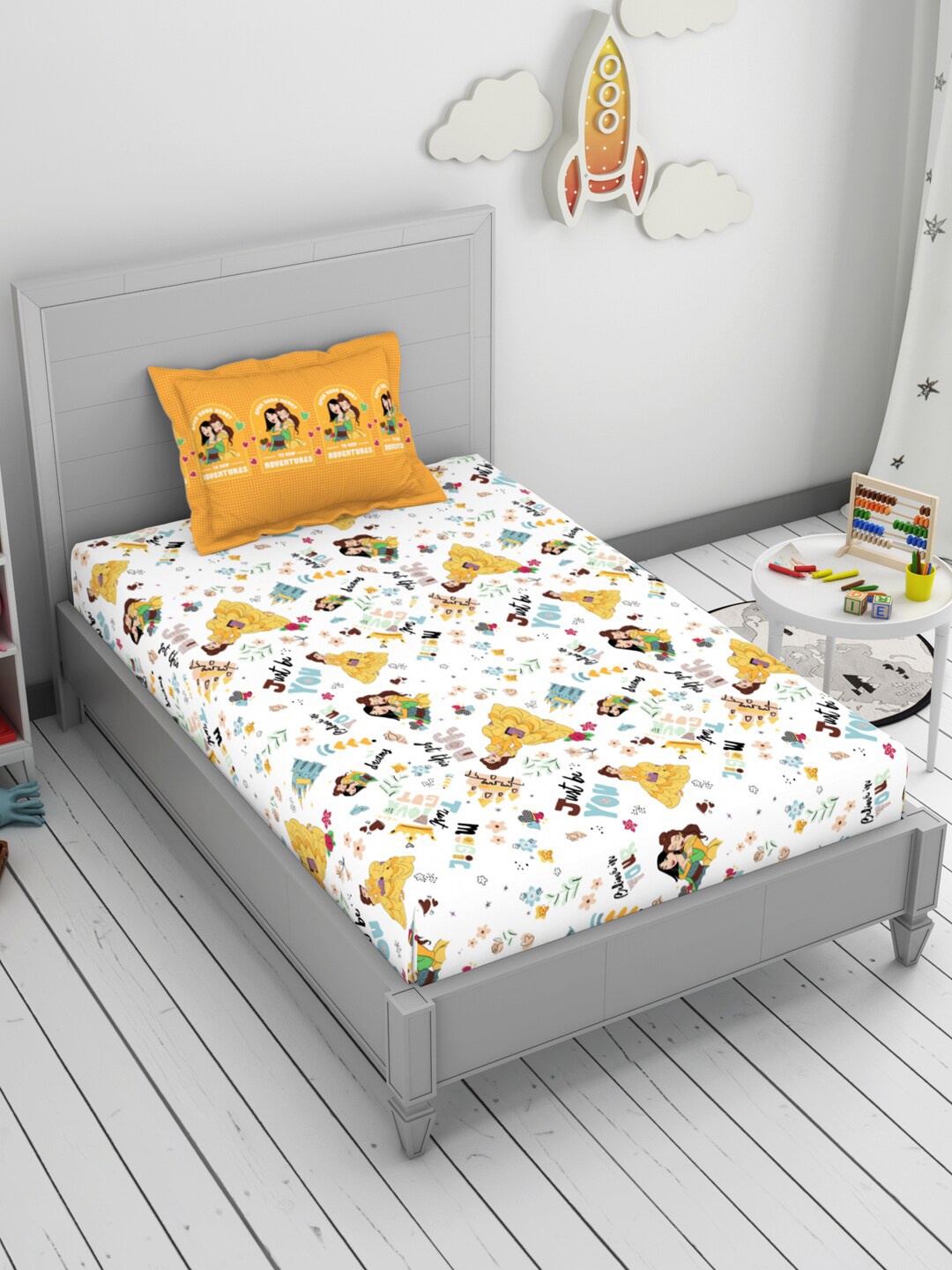 

Welspun White & Yellow Printed Cotton 144 TC Single Bedsheet With Pillow Cover