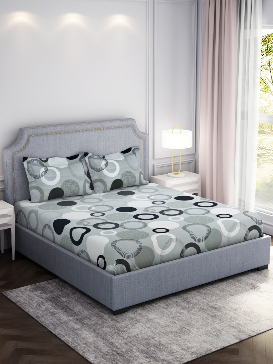 

Welspun Silver Toned Geometric Printed Cotton 130 TC King Bedsheet With 2 Pillow Covers