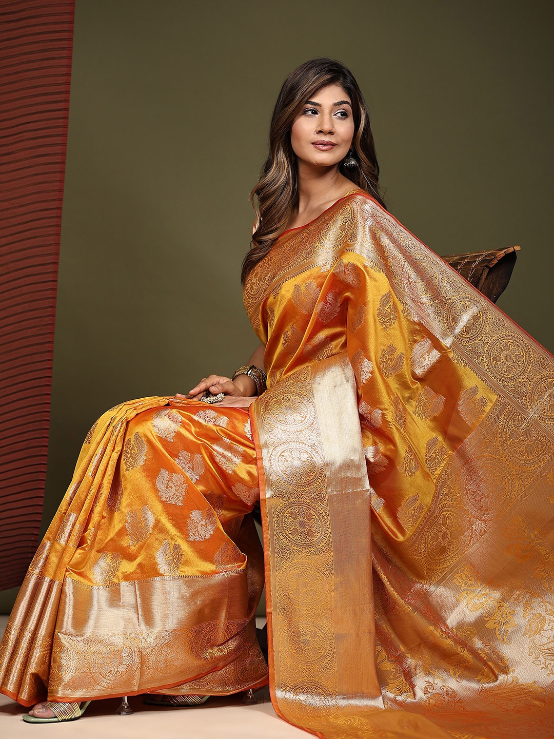 

NIWAA Woven Design Zari Organza Banarasi Saree, Yellow