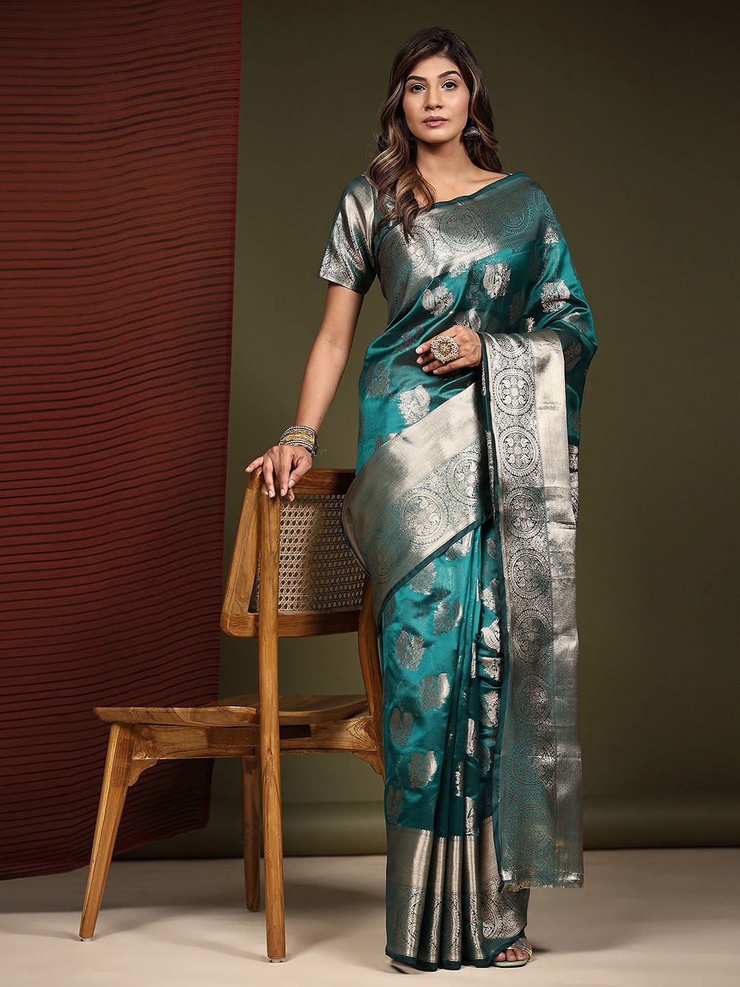 

NIWAA Woven Design Zari Banarasi Organza Silk Saree, Green