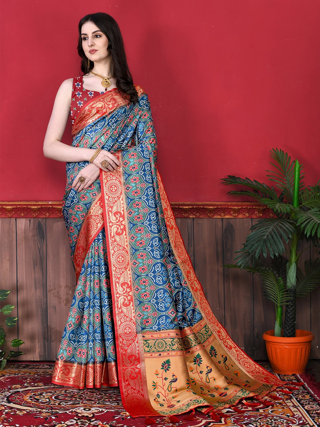 

NIWAA Floral Zari Pure Silk Paithani Saree with Tassel, Navy blue