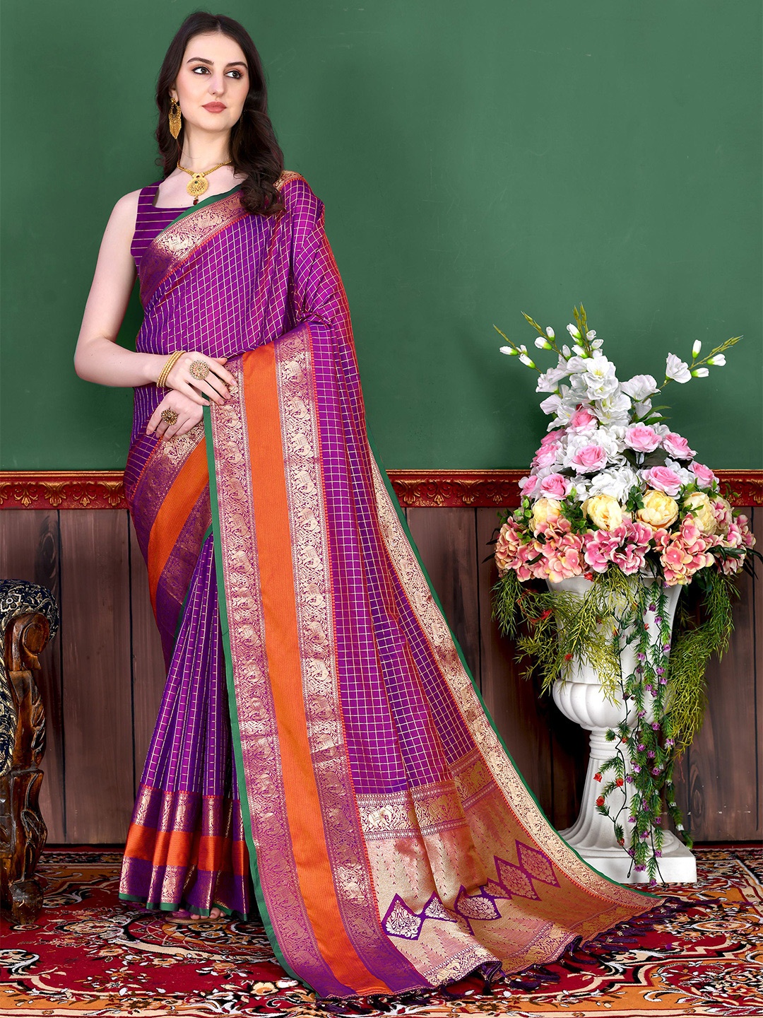 

NIWAAWoven Design Zari Silk Blend Banarasi Saree with Tassel, Pink