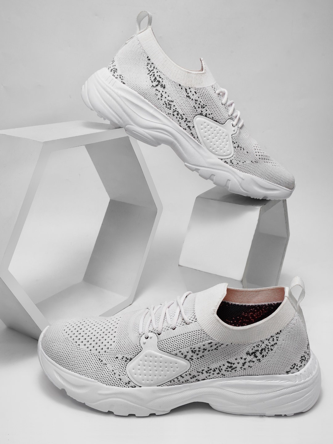 

Killer Men Textured Lightweight Round Toe Lace Up Sneakers, White