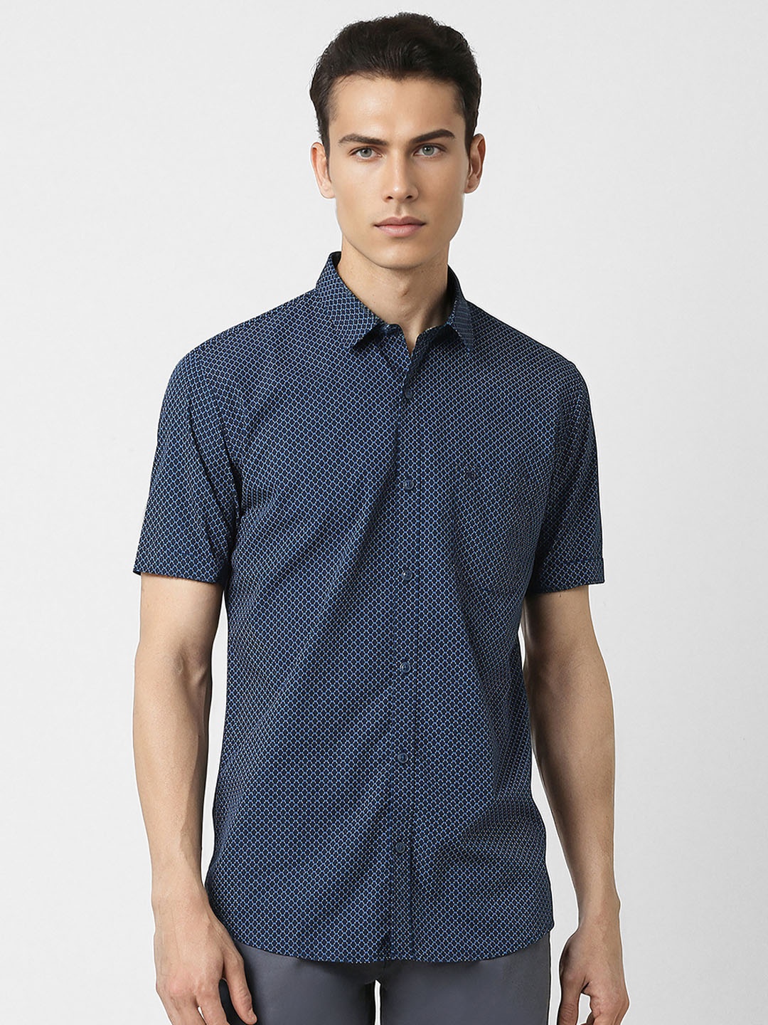 

Peter England Casuals Men Navy Blue Slim Fit Printed Casual Shirt