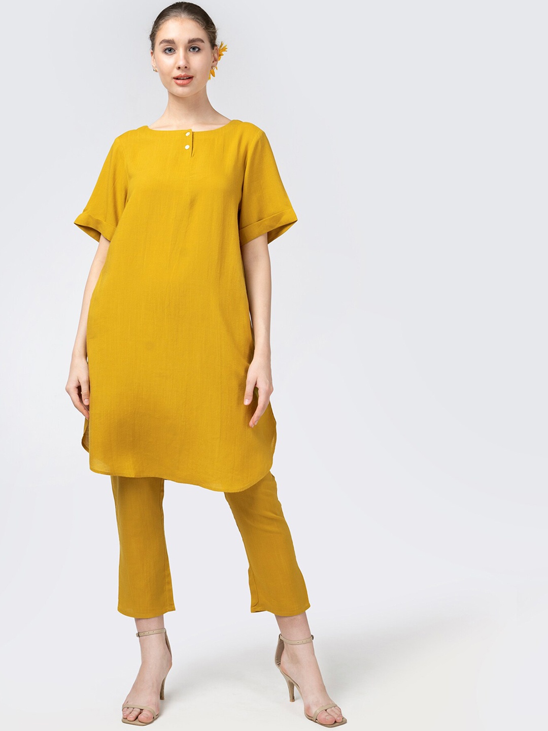 

Saltpetre Round Neck Straight Kurta With Trouser, Mustard