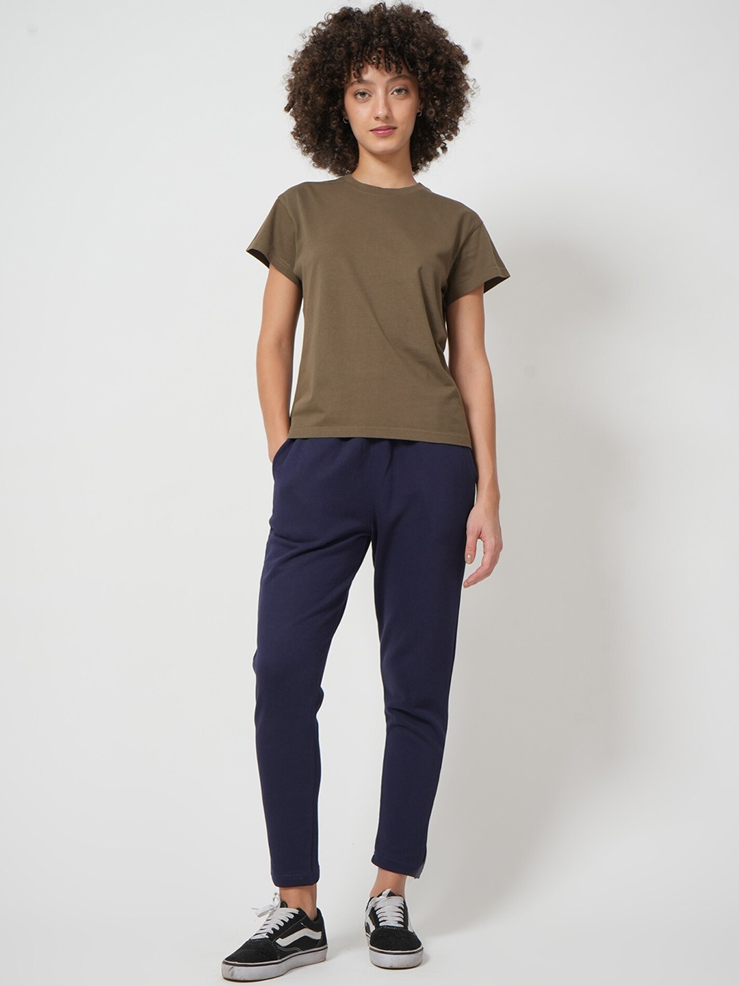 

Saltpetre Organic Cotton T-Shirt With Straight Joggers, Olive