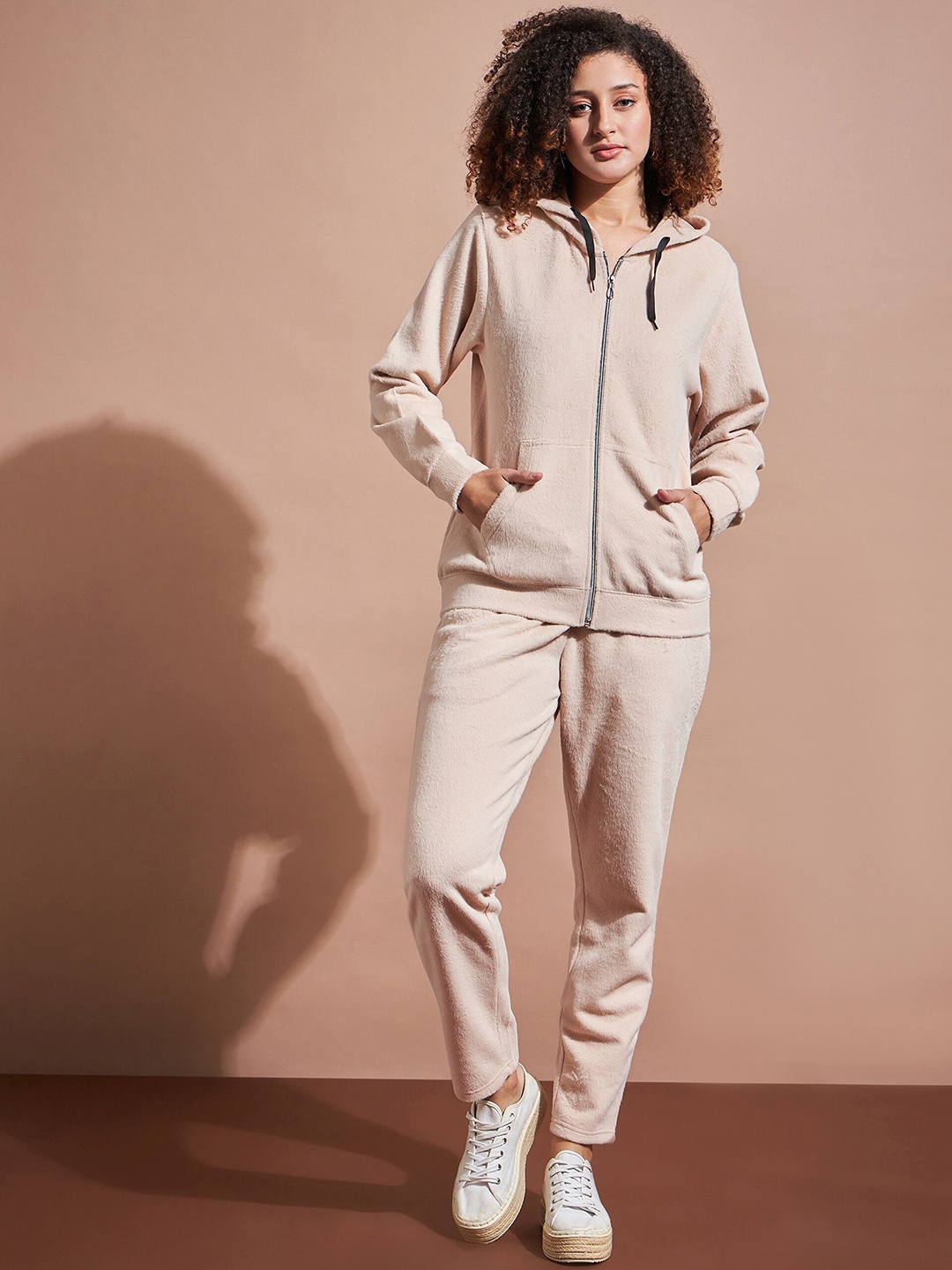

DressBerry Collar Neck Velvet Tracksuits, Cream