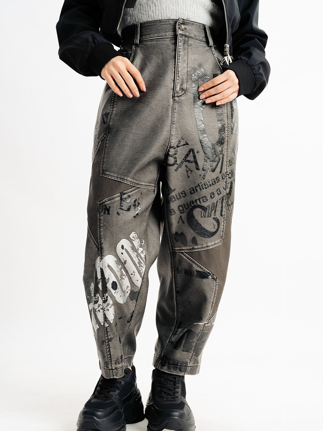 

FREAKINS Women Typography Printed Relaxed Fit Cotton High-Rise Jeans, Grey