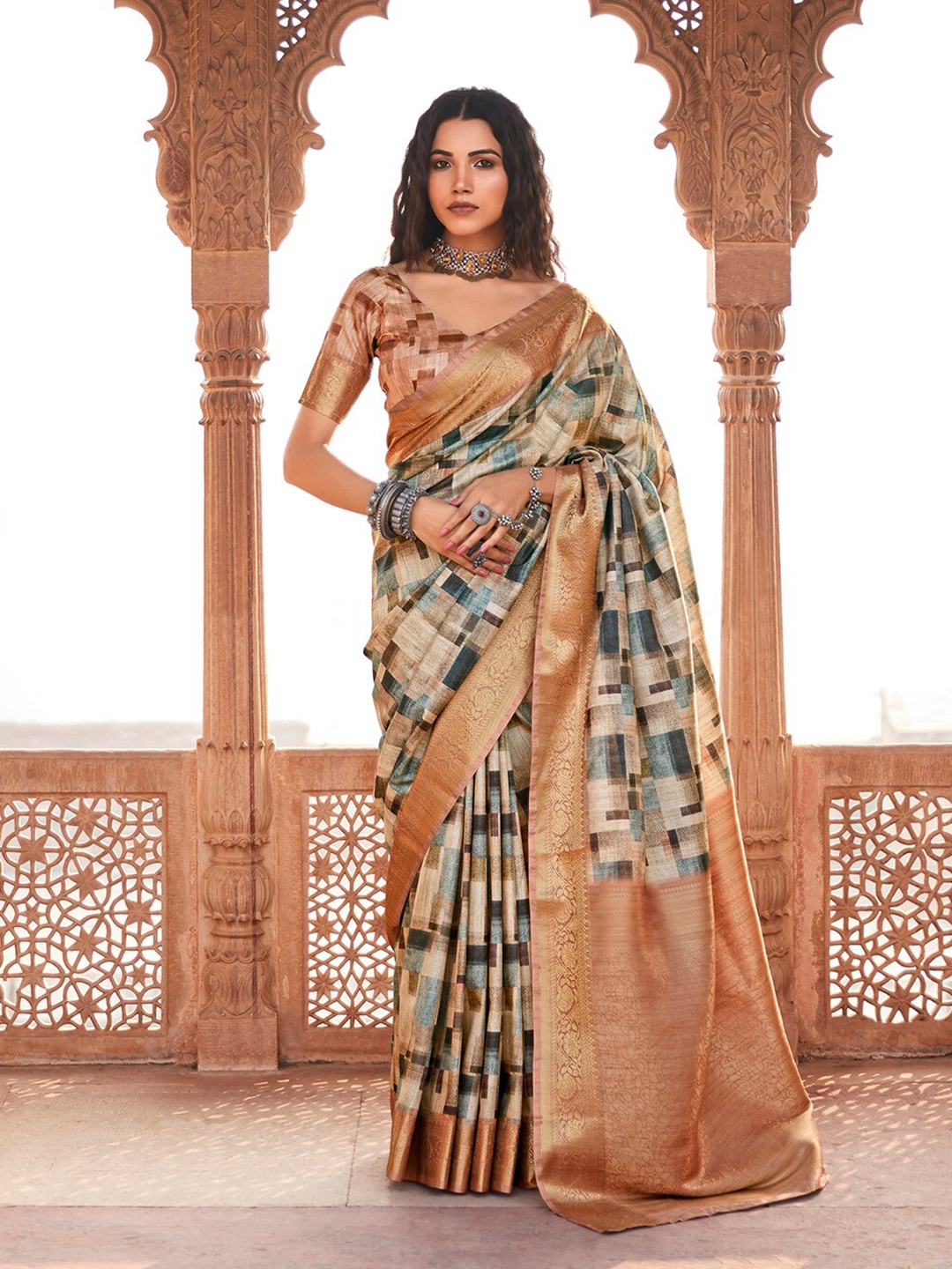 

elora Abstract Printed Saree, Cream