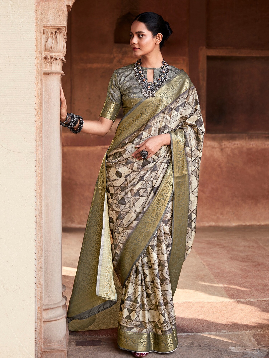 

elora Geometric Printed Saree, Cream