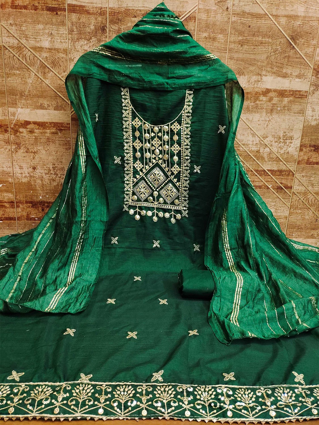 

KALINI Floral Embroidered Sequinned Unstitched Dress Material, Green