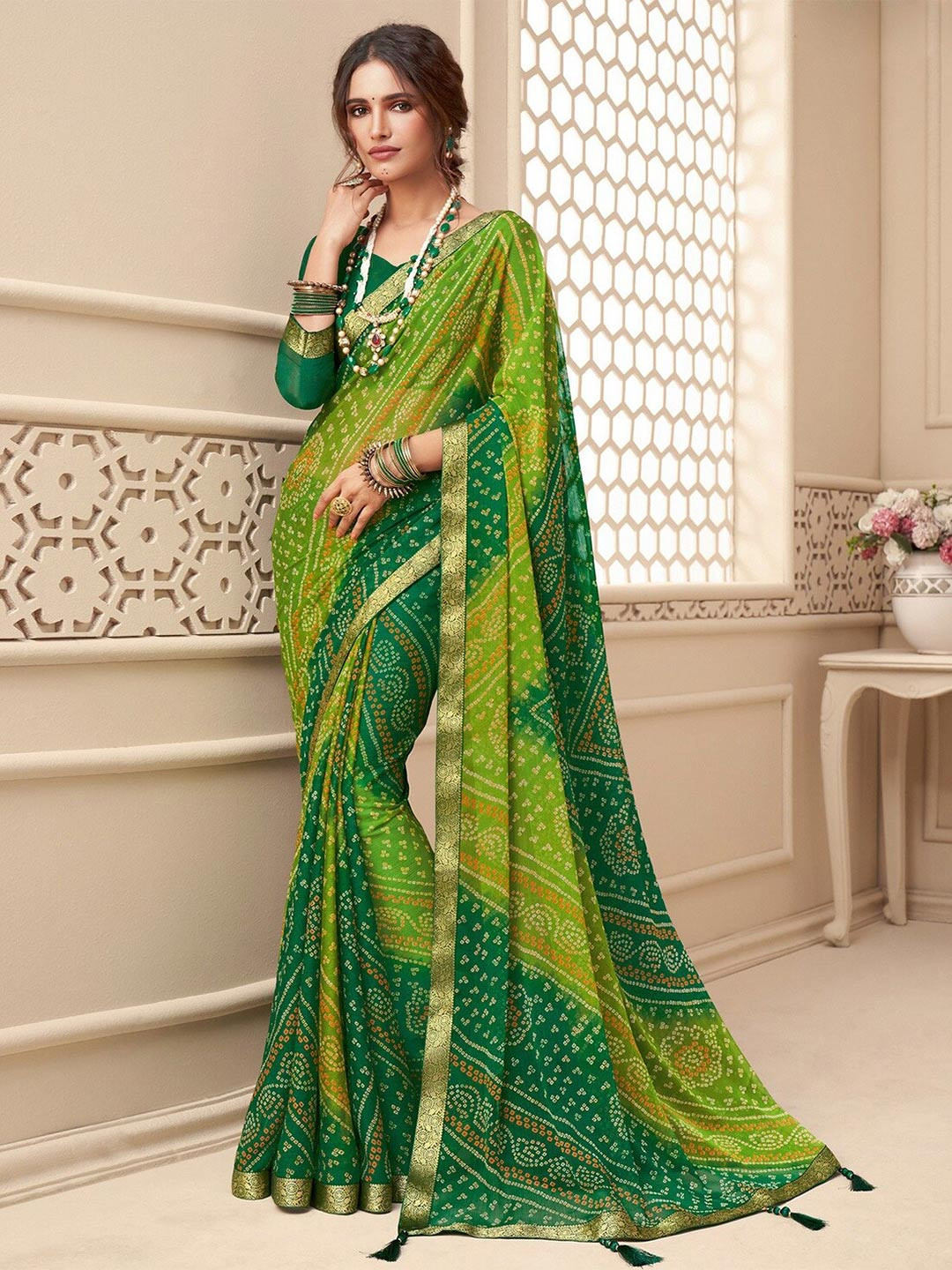 

RadadiyaTRD Bandhani Printed Gotta Patti Zari Pure Georgette Bandhani Saree, Green