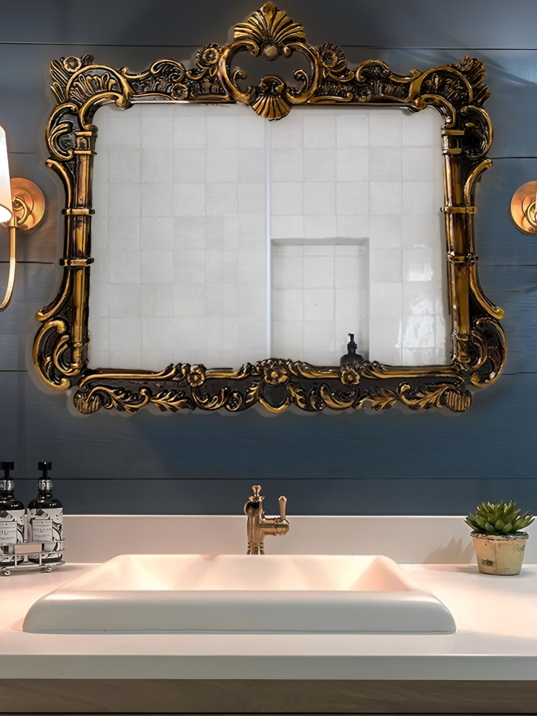 

CasaGold Hermes Vintage Carved Wall Mirror, Gold