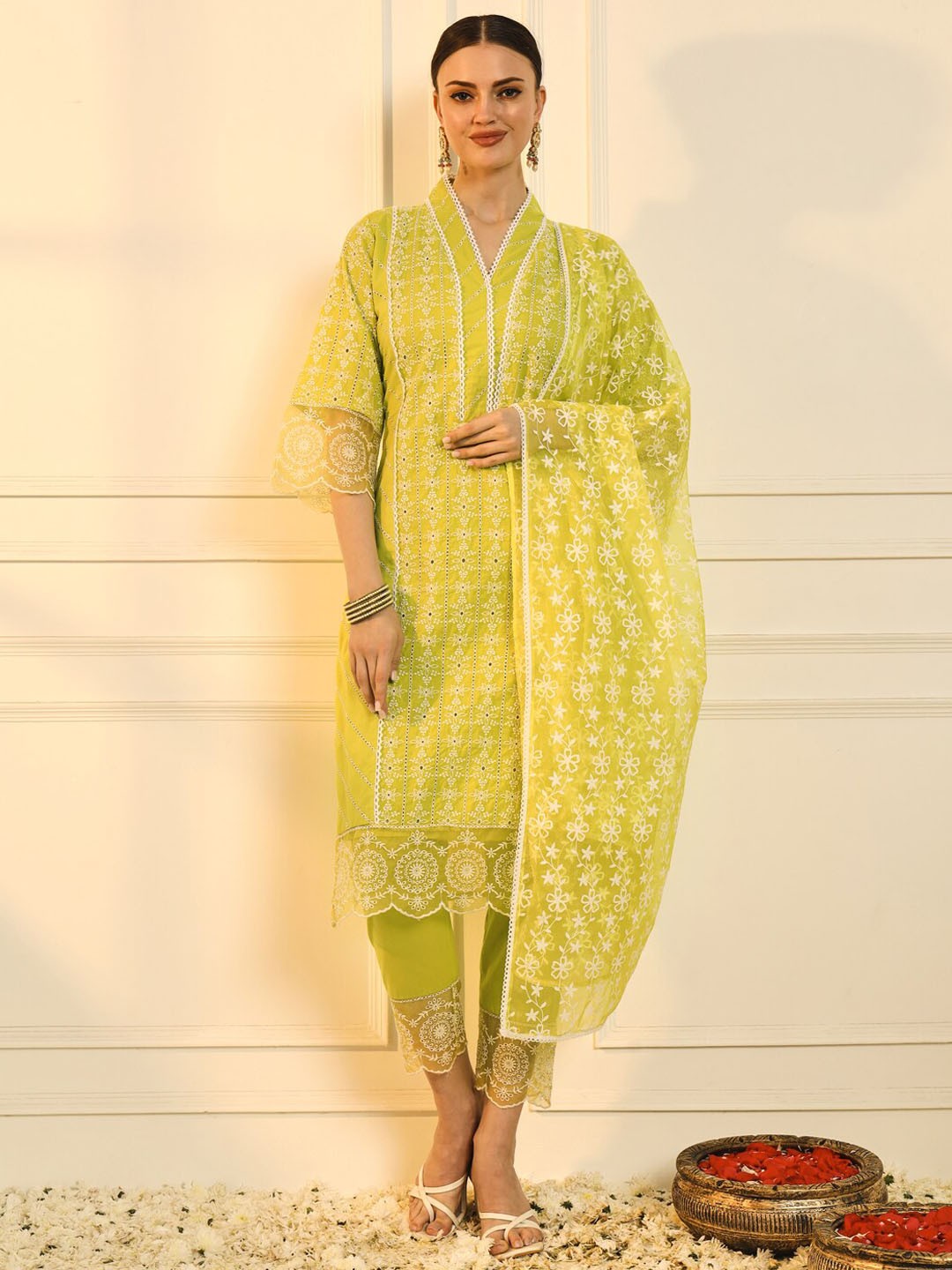 

HEEPOSH Floral Embroidered Regular Chikankari Kurta with Trousers & With Dupatta, Green