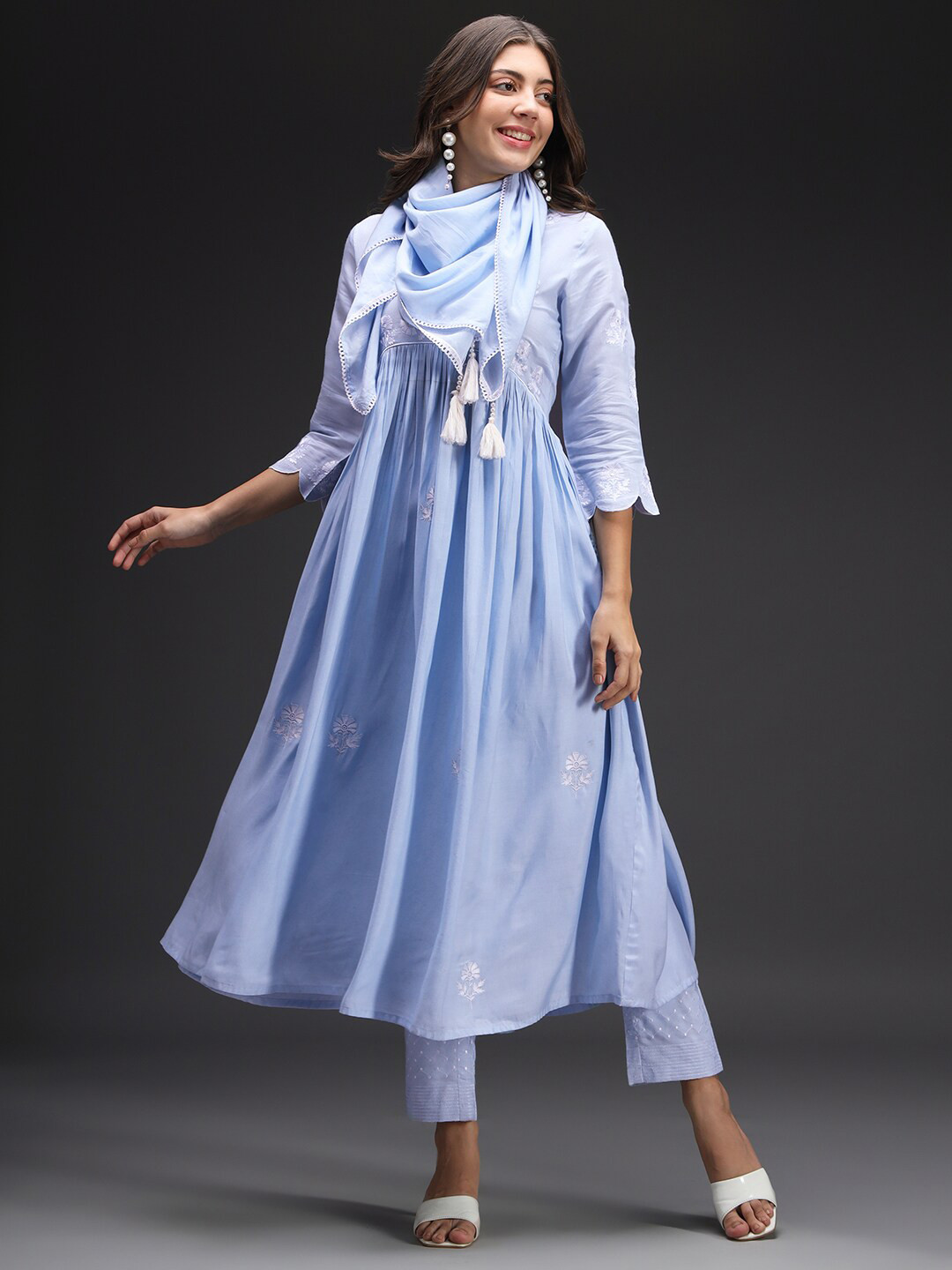 

HEEPOSH Ethnic Motifs Embroidered Empire Thread Work Kurta with Trousers & With Dupatta, Blue