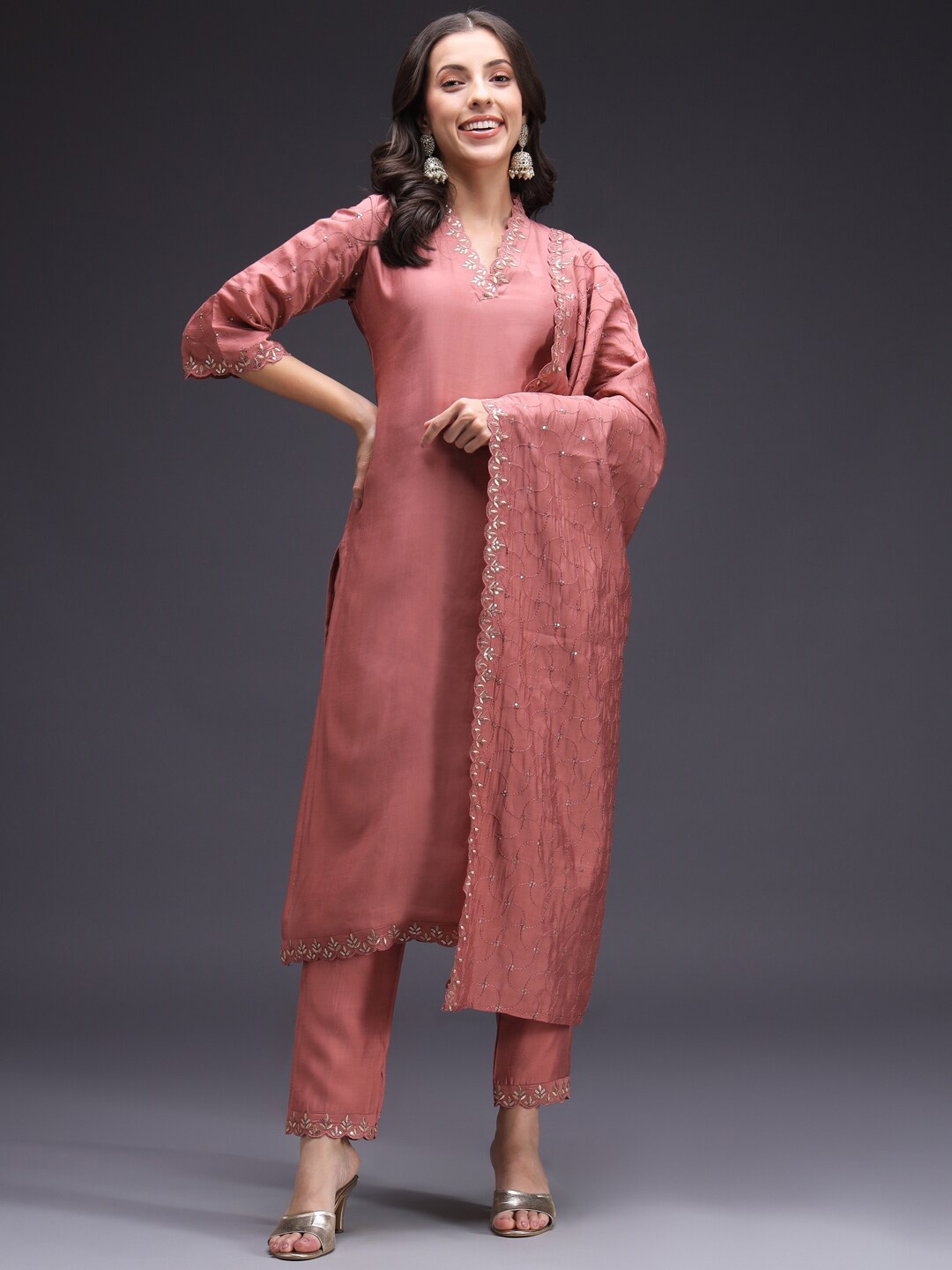 

HEEPOSH Ethnic Motifs Embroidered Regular Sequinned Silk Crepe Kurta Set, Rust