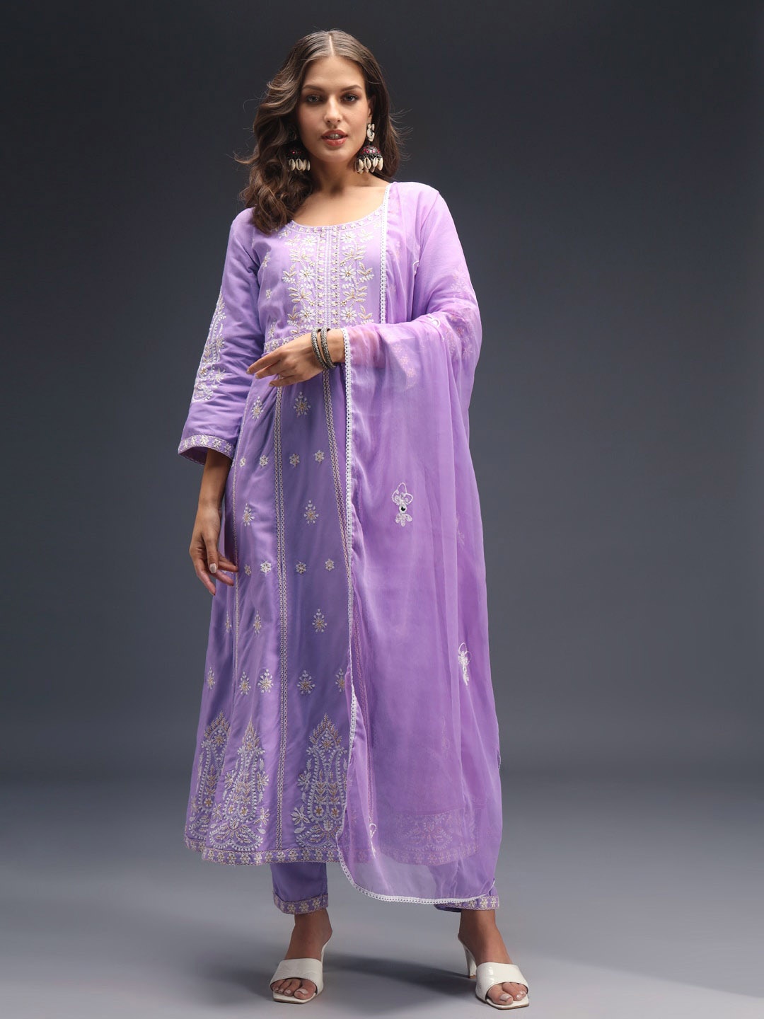 

HEEPOSH Ethnic Motifs Embroidered Empire Chikankari Kurta with Trousers & With Dupatta, Purple