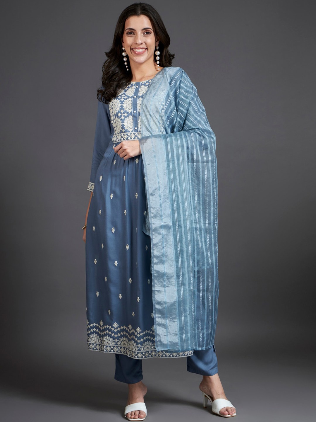 

HEEPOSH Ethnic Motifs Embroidered Regular Thread Work Kurta with Trousers & With Dupatta, Blue