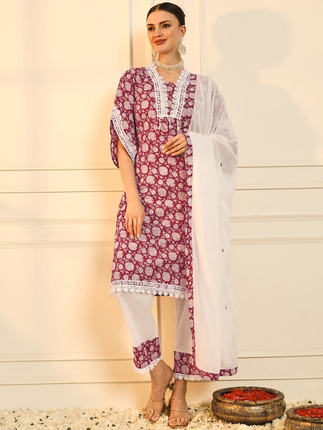 

HEEPOSH Floral Printed Kurta with Trousers & Dupatta, Maroon