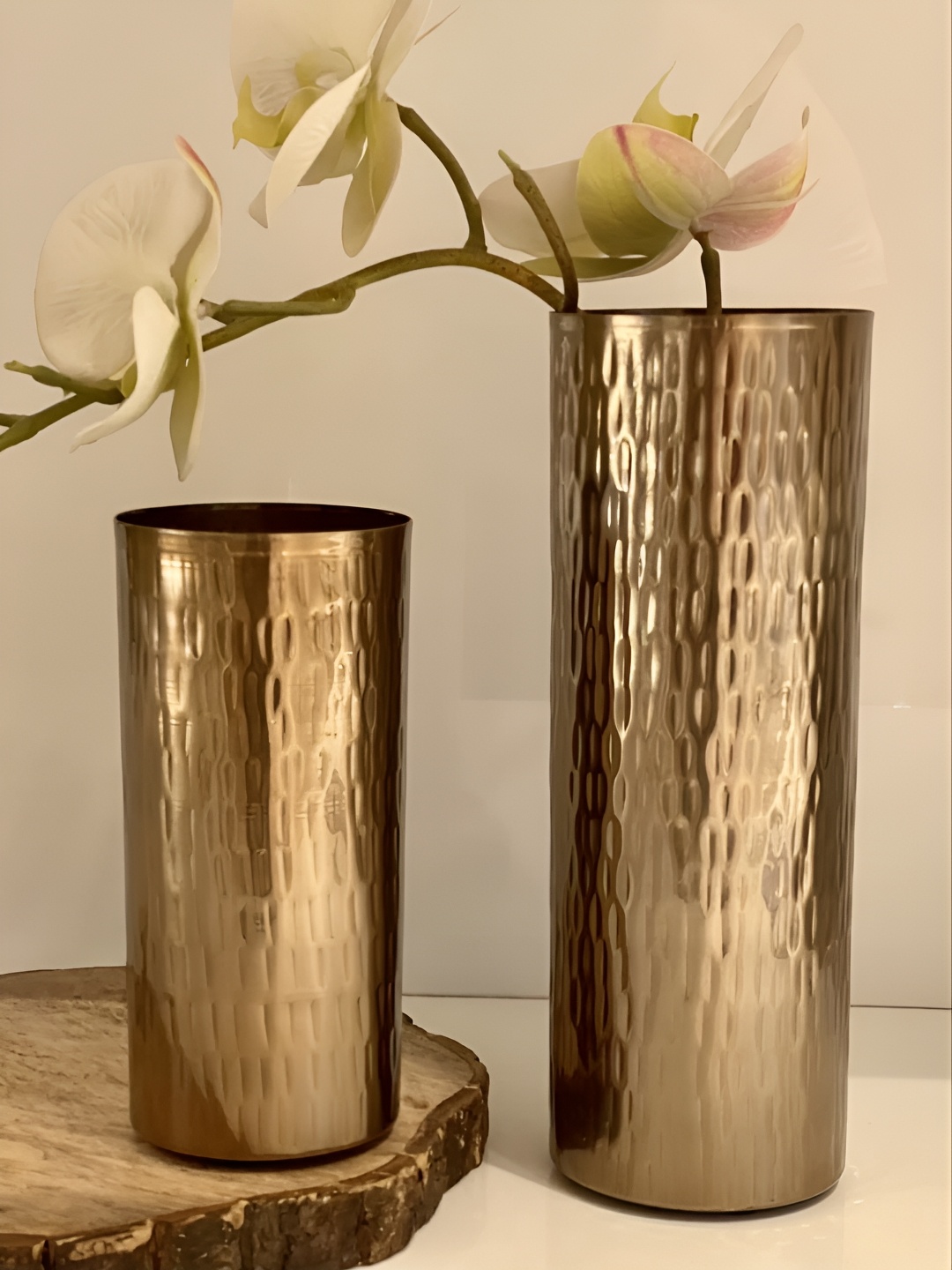 

CK HOMEZ 2 Pieces Gold Toned Textured Metal Flower Vases