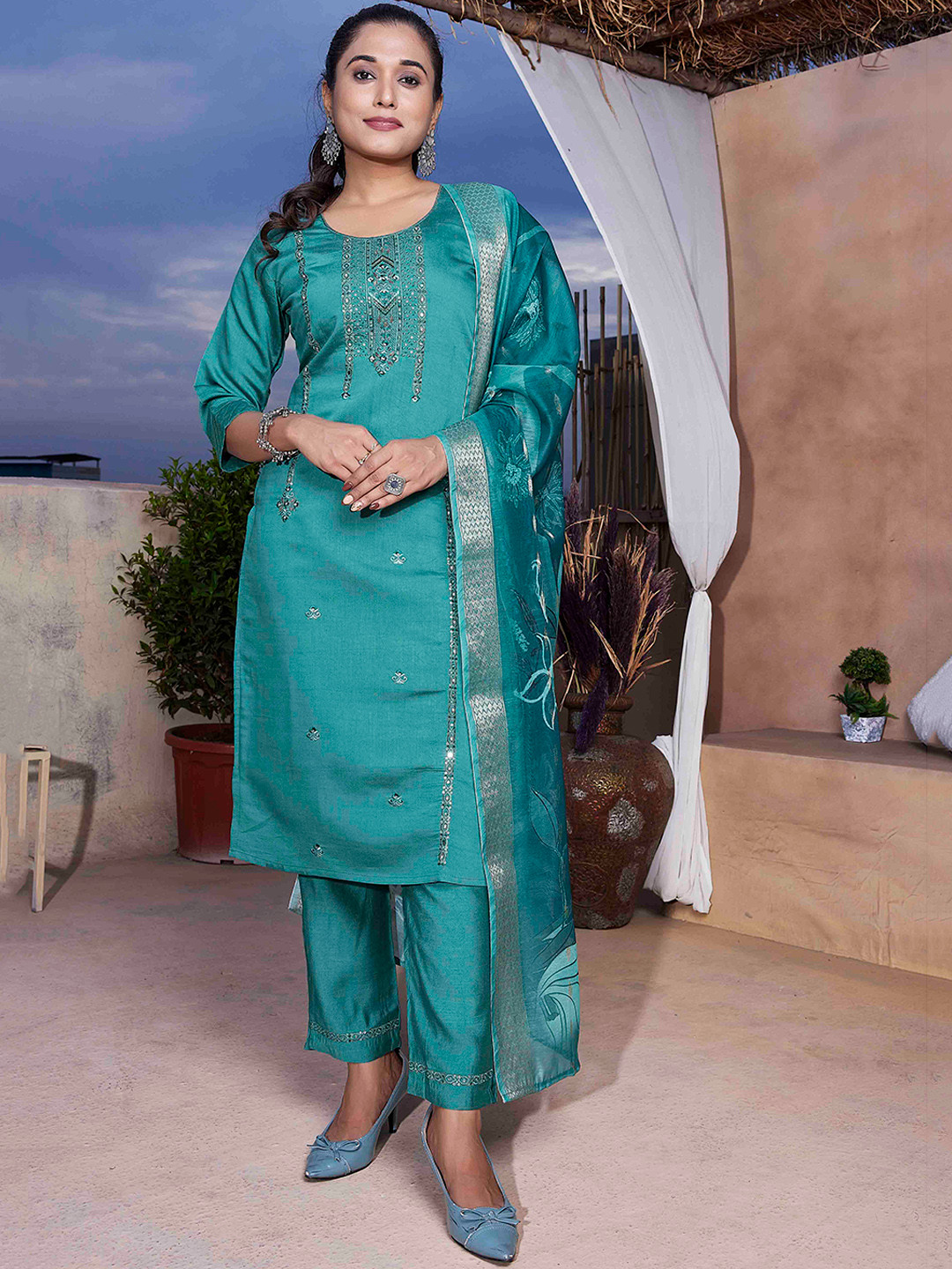 

Chandbaali Yoke Design Thread Work Pure Silk Straight Kurta with Trousers Dupatta, Sea green