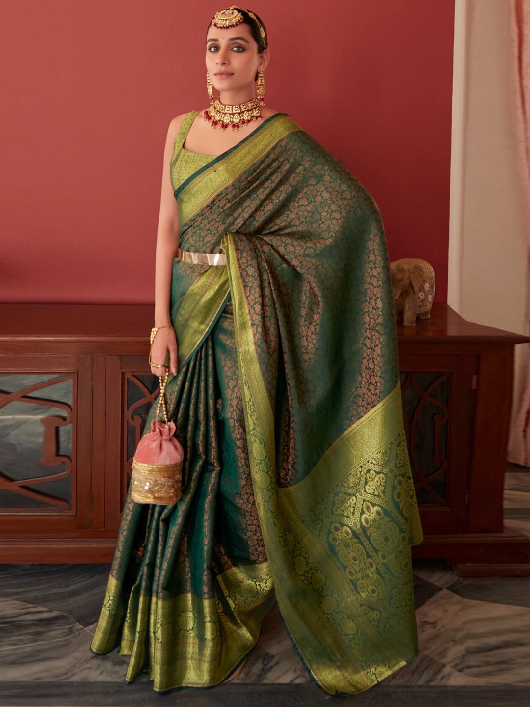 

NK Textiles Floral Silk Blend Kanjeevaram Saree, Green