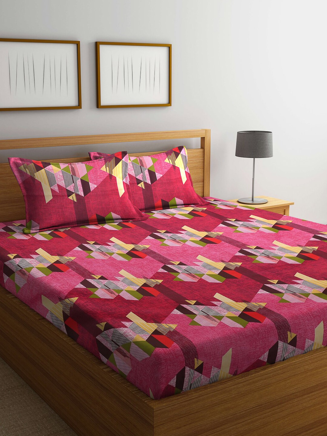 

Dhrohar Peach Geometric Cotton 124 TC Queen Bedsheet with 2 Pillow Covers