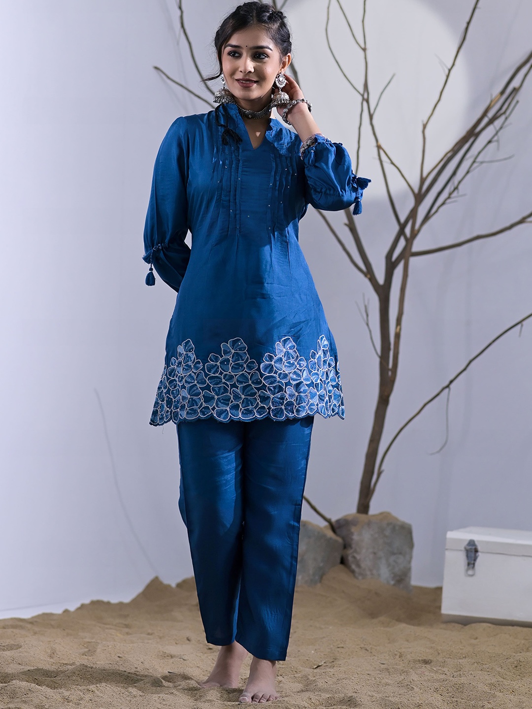 

Advya Embroidered Mandarin Collar Tunic & Trouser, Navy blue