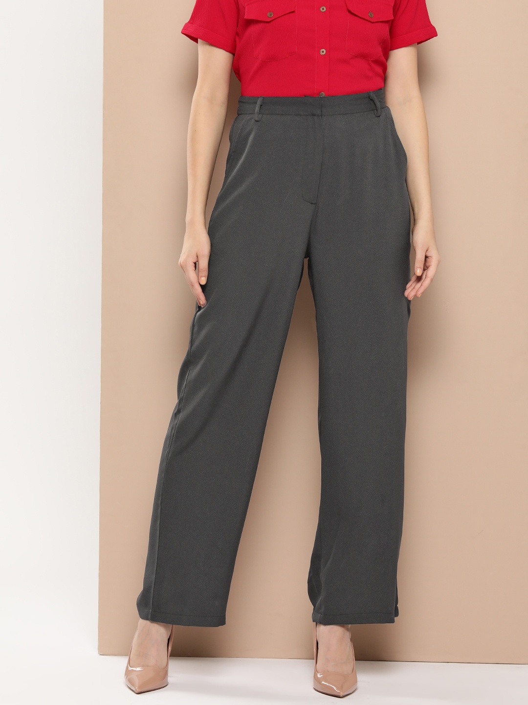 

INVICTUS Women Flared Trousers, Grey