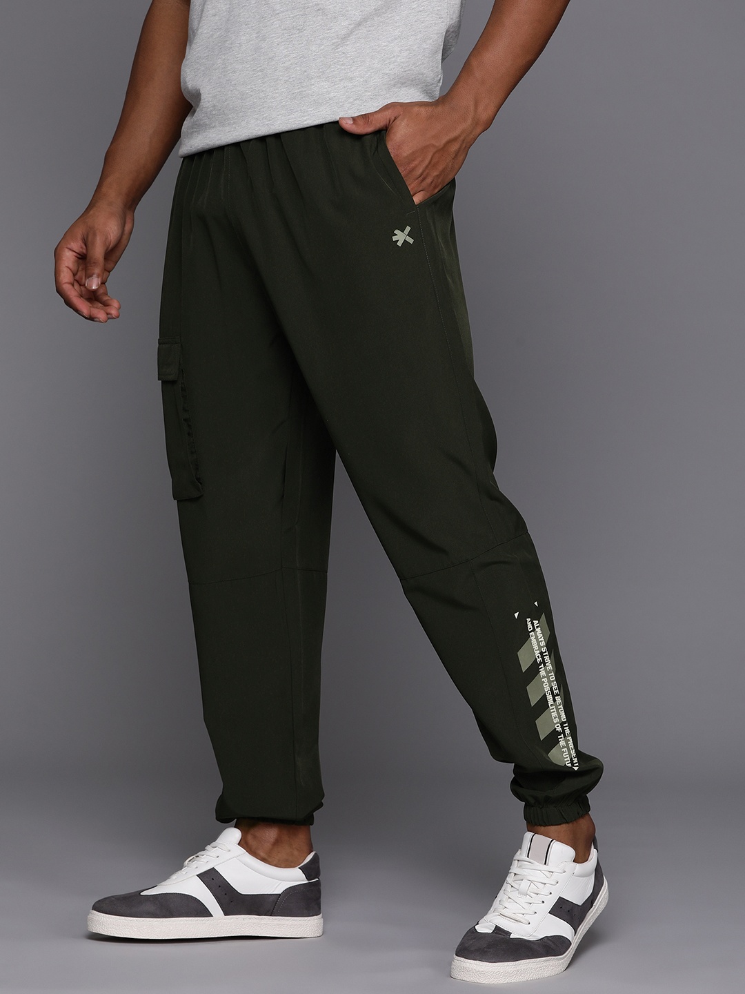 

HRX by Hrithik Roshan Men Relaxed Fit Cargo Joggers, Olive