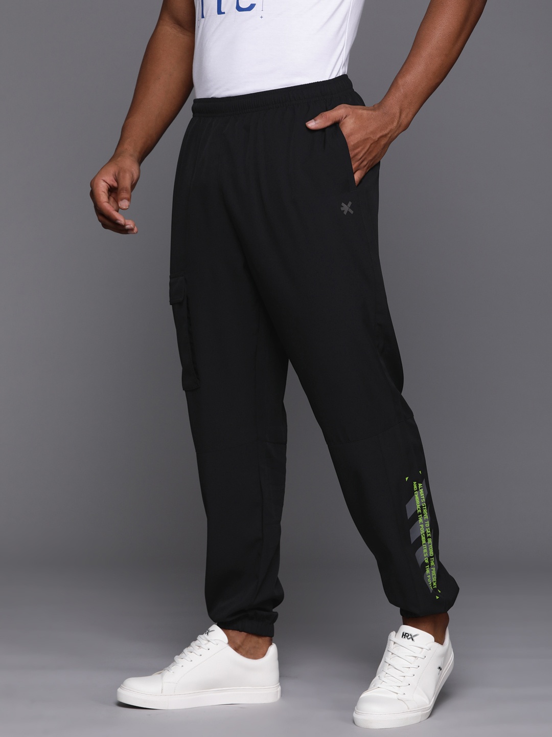 

HRX by Hrithik Roshan Men Relaxed Fit Cargo Joggers, Black