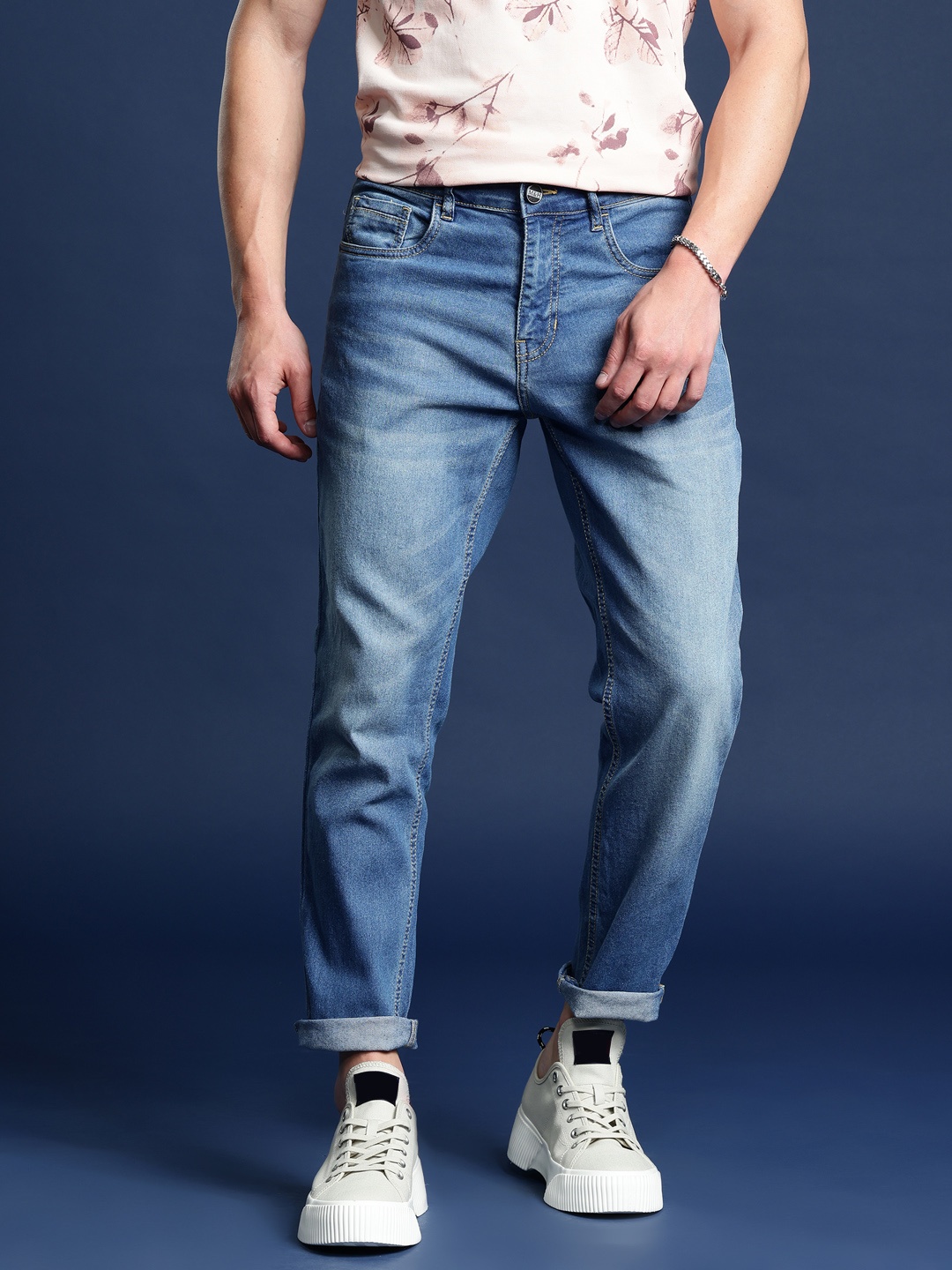 

Mast & Harbour Men Carrot Light Fade Stretchable Jeans, Blue