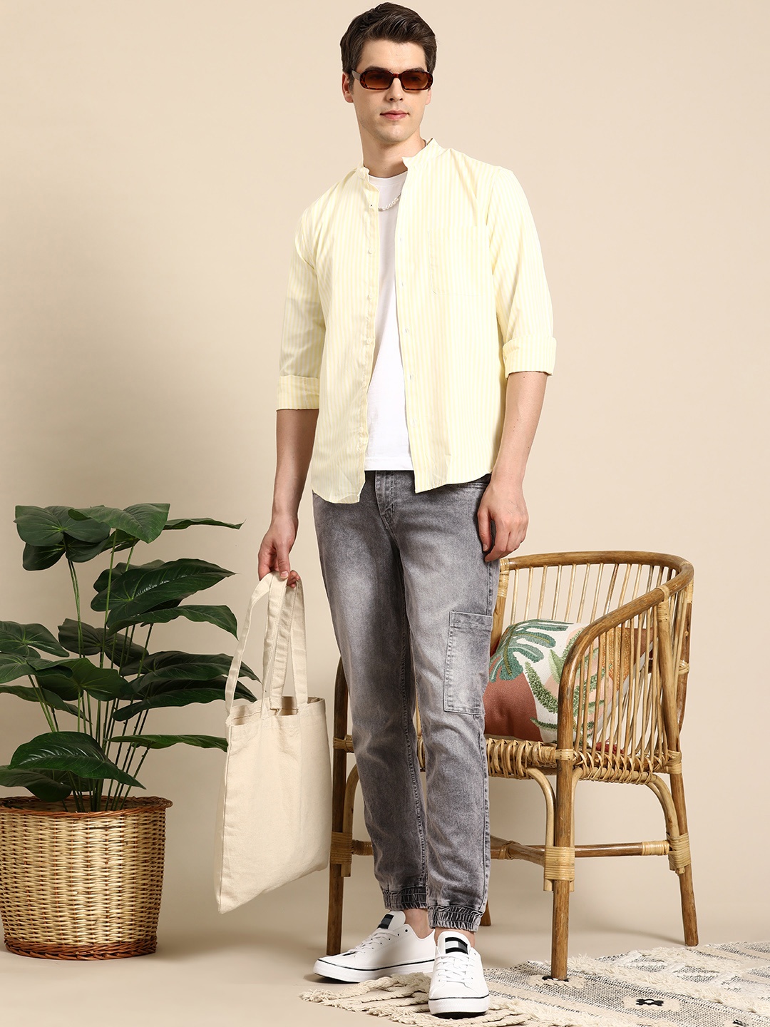 

Mast & Harbour Men Jogger Light Fade Stretchable Jeans, Grey