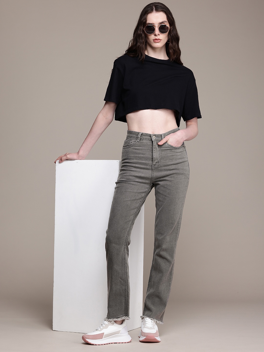 

The Roadster Life Co. Women Straight Fit Light Fade Stretchable Jeans, Grey