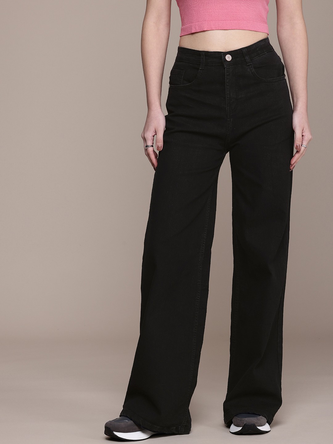 

The Roadster Life Co. Women Straight Fit Stretchable Jeans, Black
