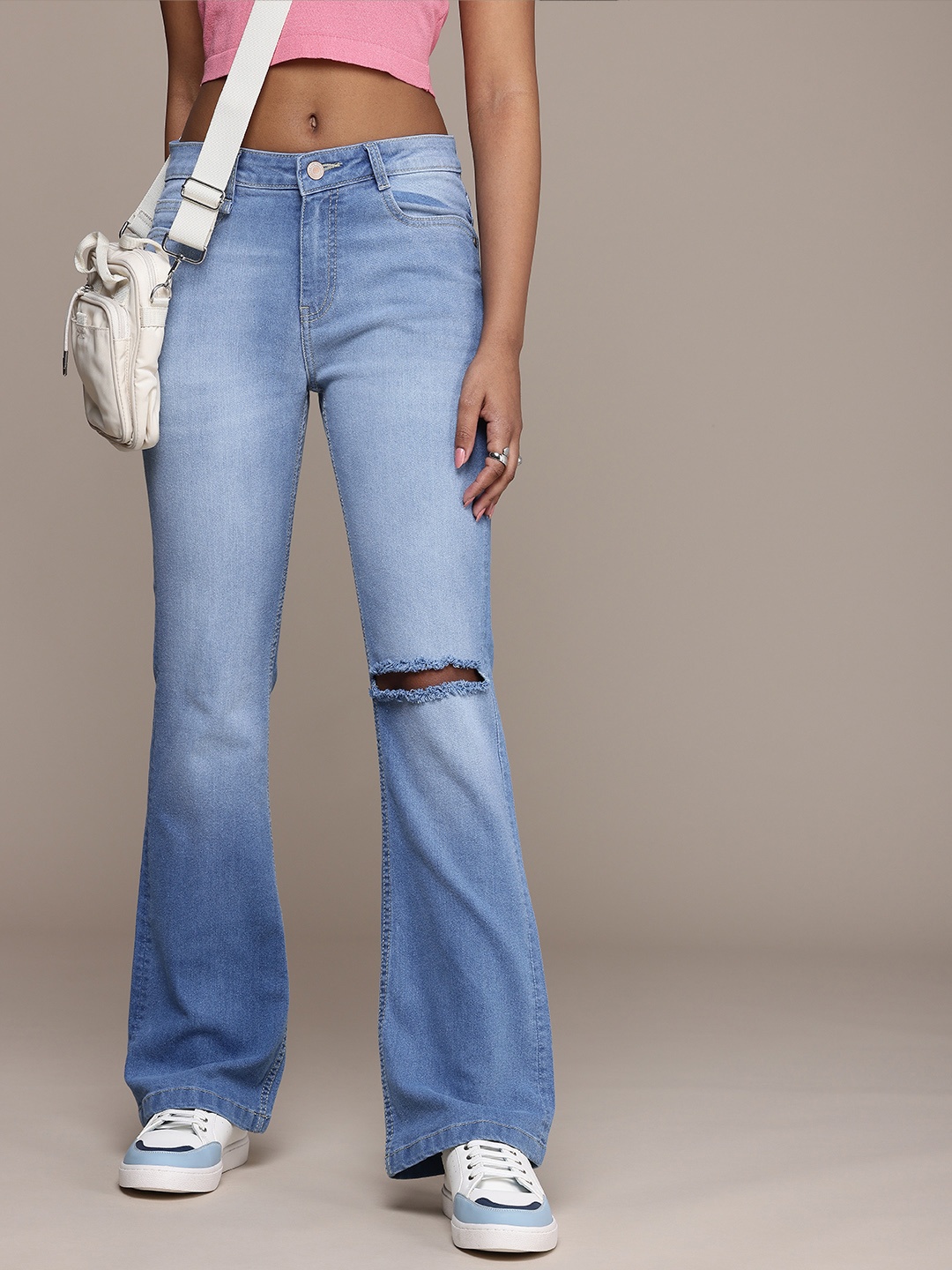 

The Roadster Life Co. Women Bootcut Mildly Distressed Heavy Fade Stretchable Jeans, Blue