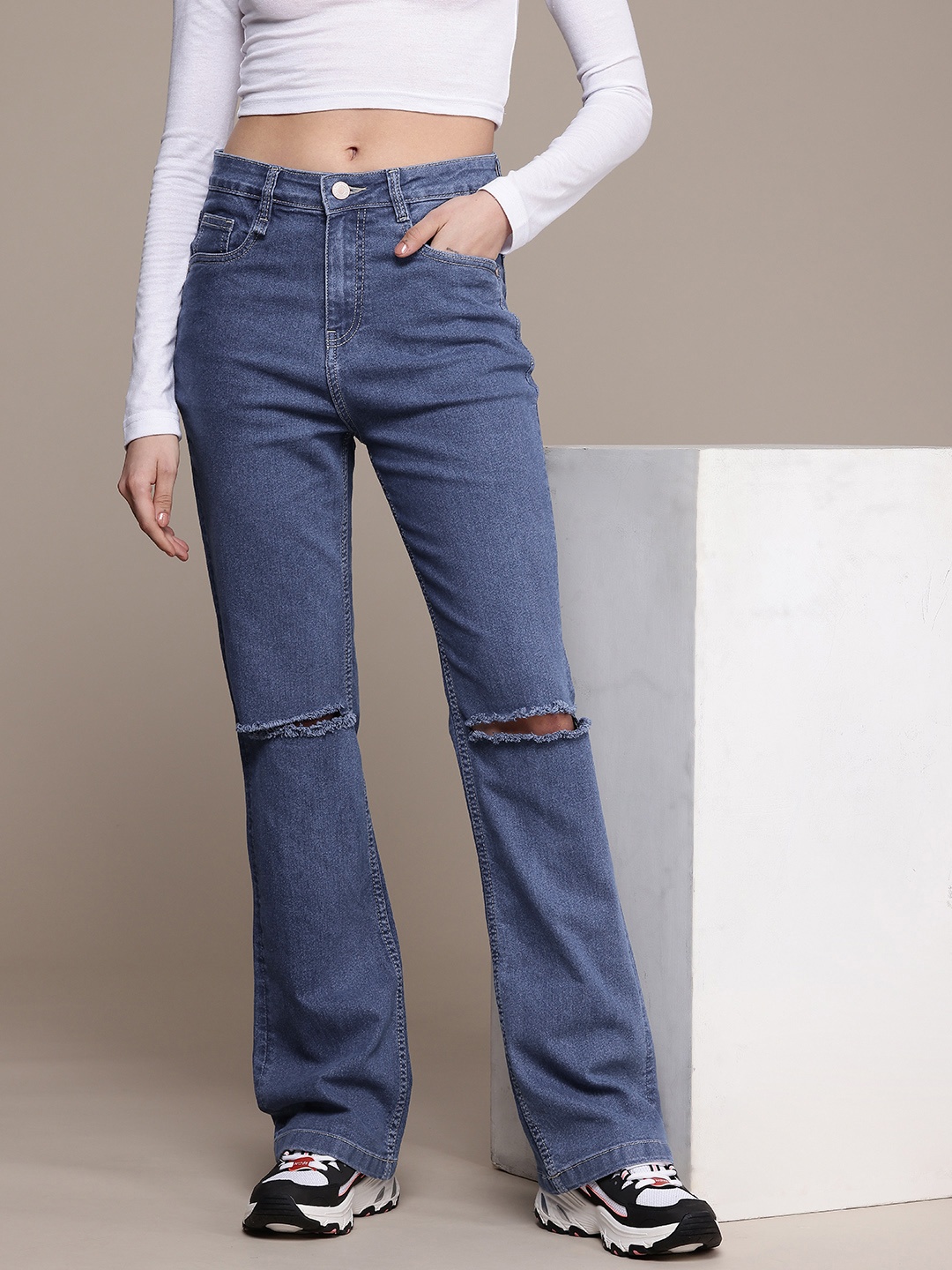 

The Roadster Life Co. Women Bootcut High-Rise Slash Knee Light Fade Stretchable Jeans, Blue