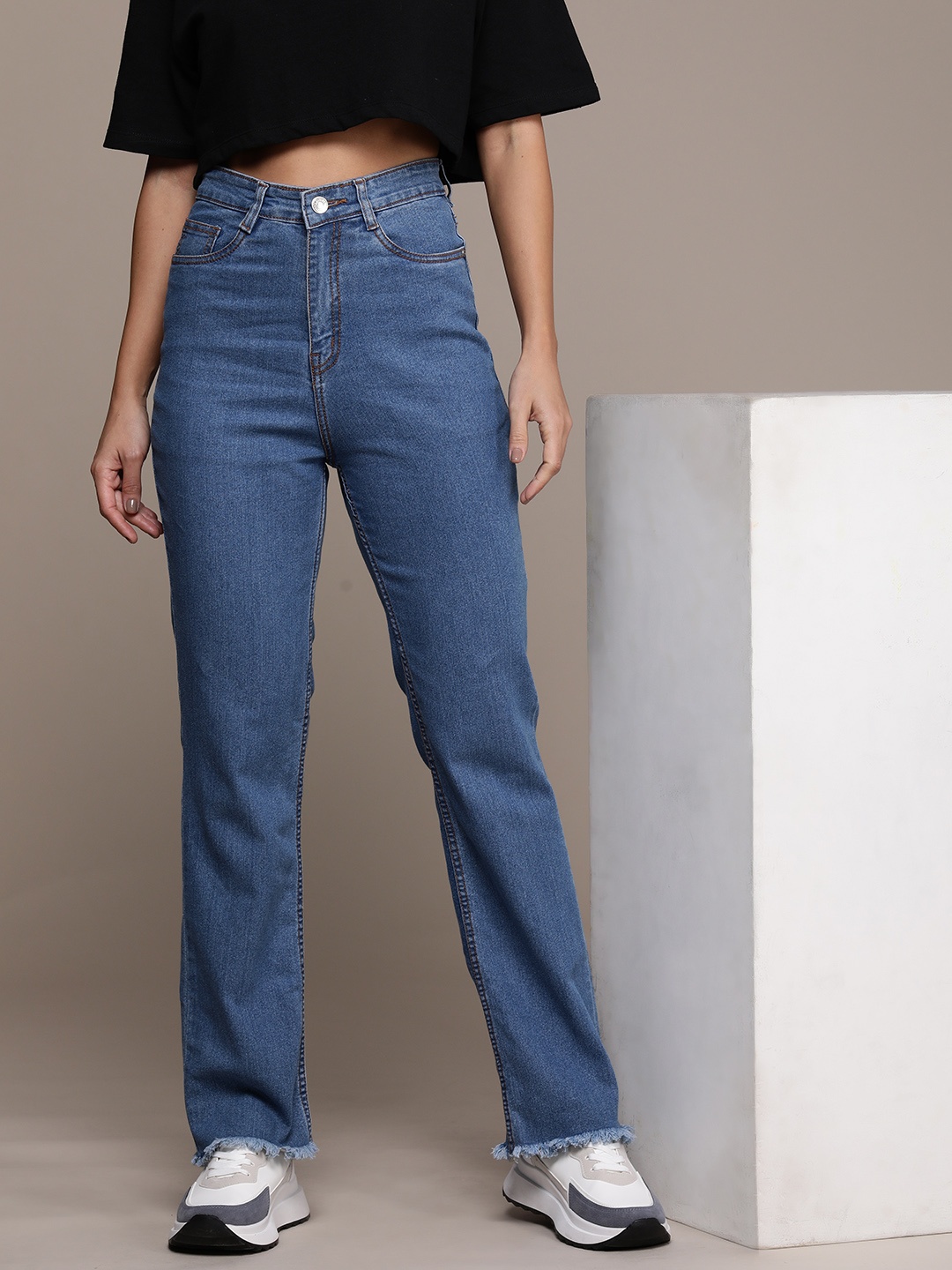 

The Roadster Life Co. Women Tapered Fit High-Rise Light Fade Stretchable Jeans, Blue