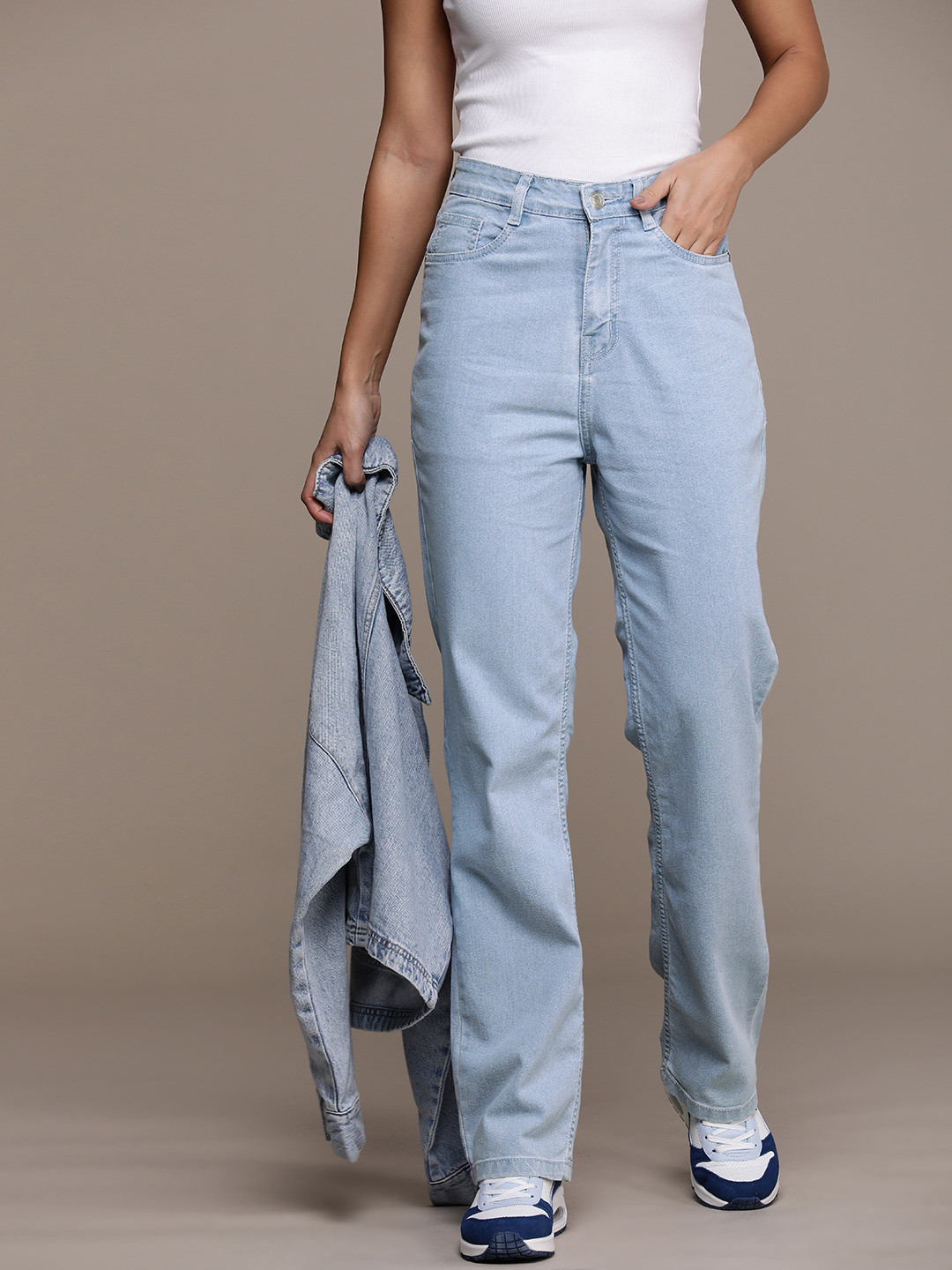 

The Roadster Life Co. Women Tapered Fit Light Fade Stretchable Jeans, Blue