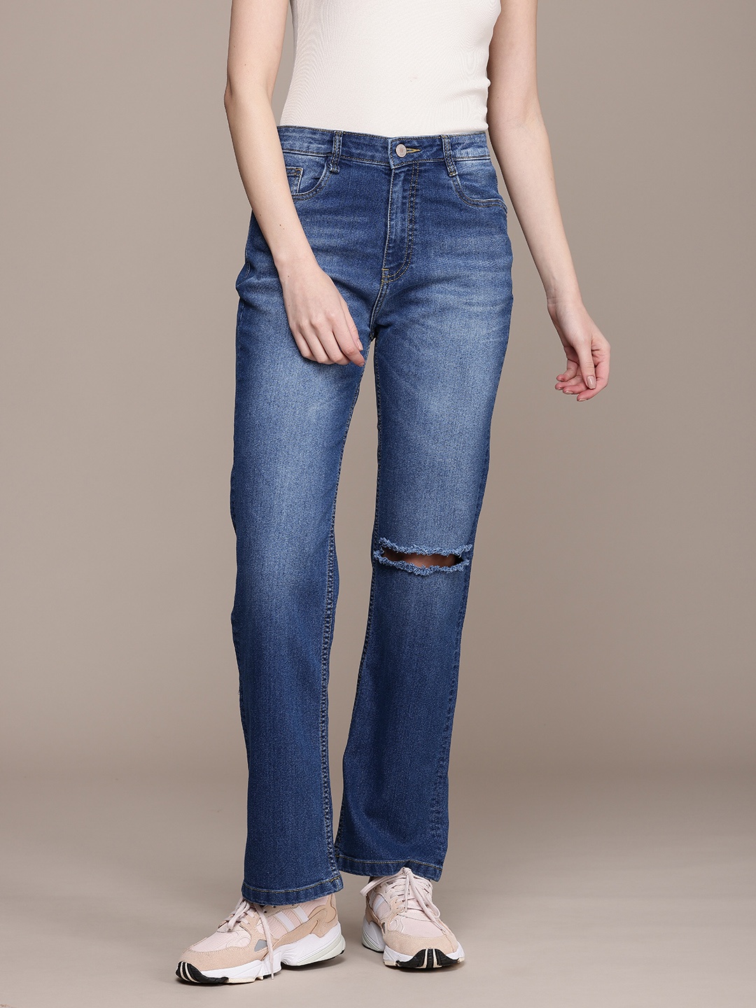 

The Roadster Life Co. Women Straight Fit High-Rise Slash Knee Light Fade Stretchable Jeans, Blue