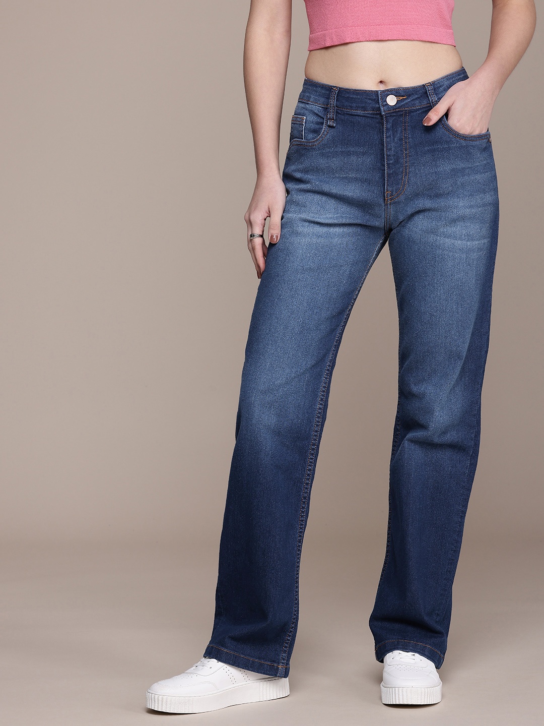 

The Roadster Life Co. Women Straight Fit Light Fade Stretchable Jeans, Blue