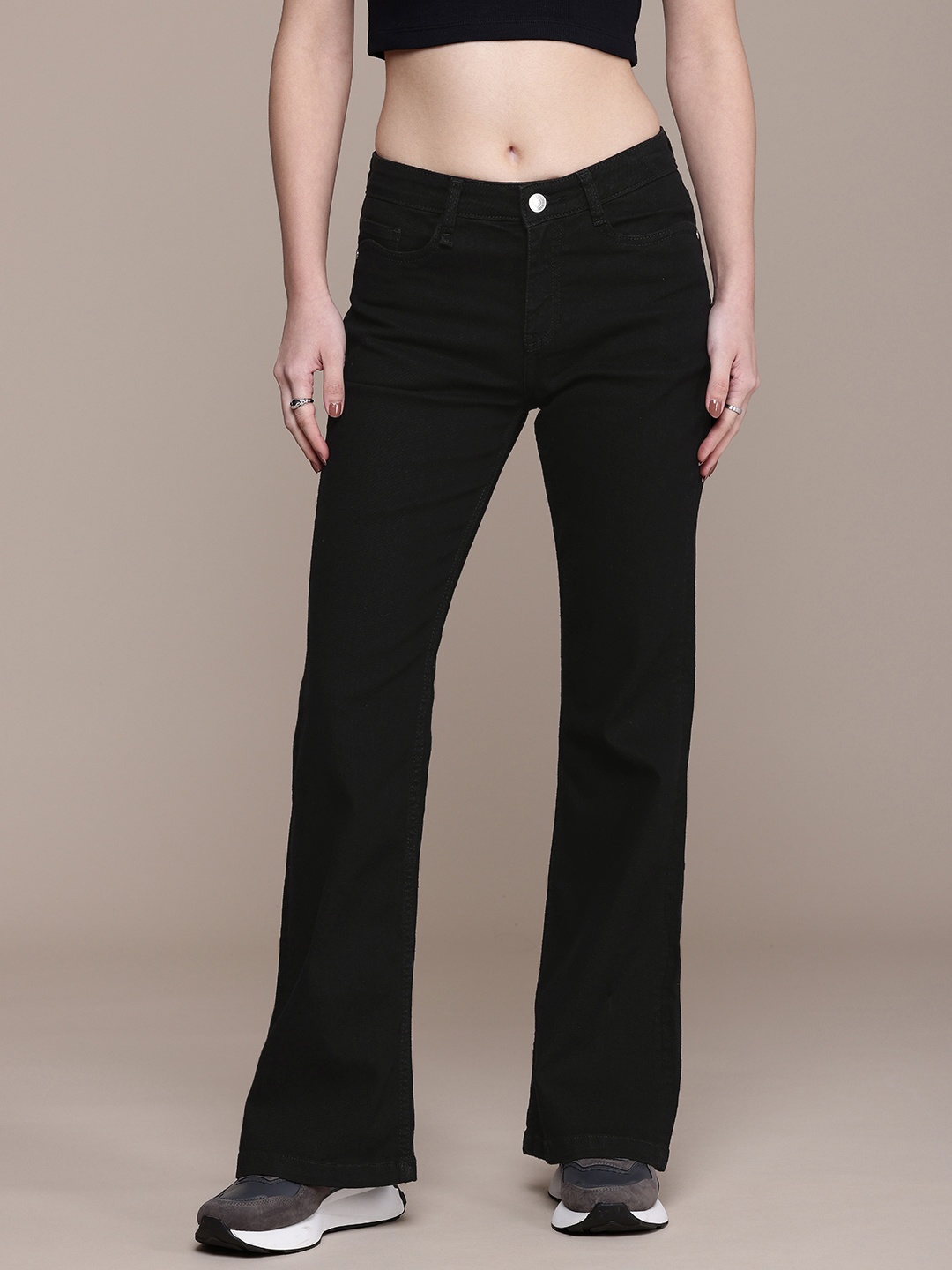 

The Roadster Life Co. Women Straight Fit Stretchable Jeans, Black