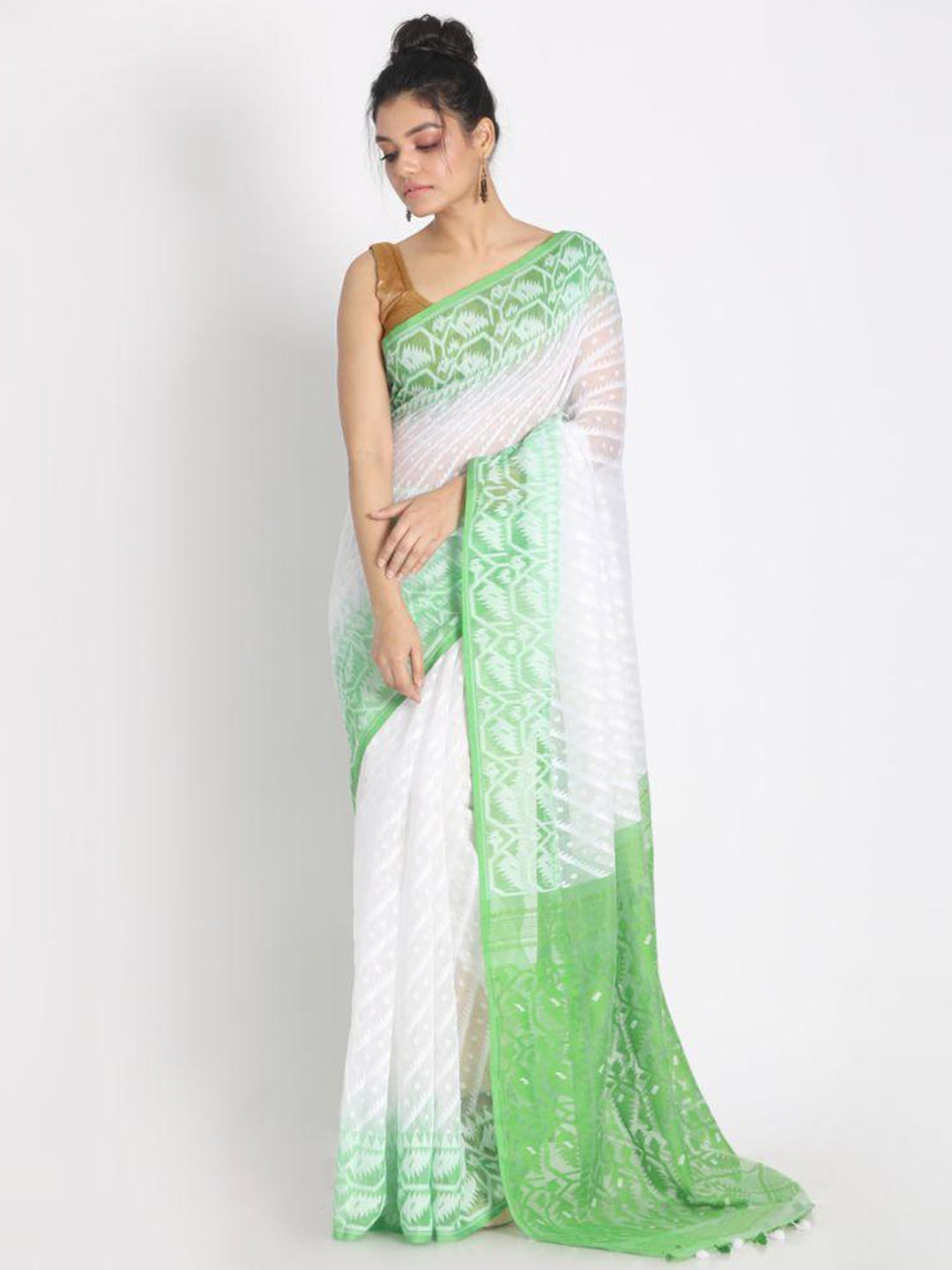 

Angoshobha Geometric Woven Design Silk Cotton Jamdani Saree, Green
