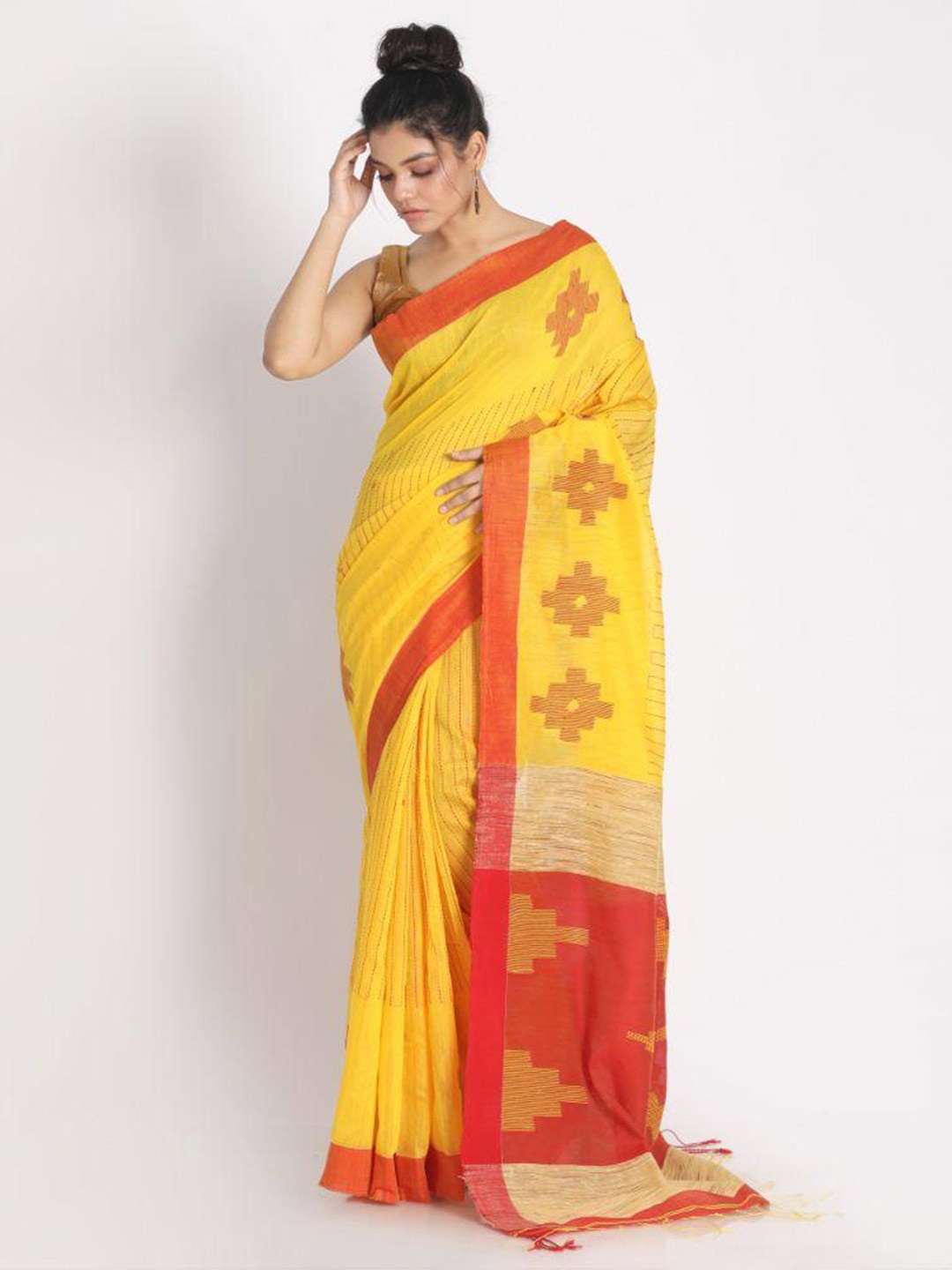 

Angoshobha Geometric Woven Design Silk Cotton Saree, Yellow