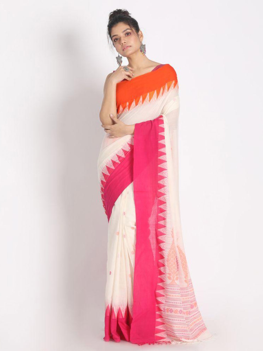 

Angoshobha Woven Design Pure Cotton Saree, White