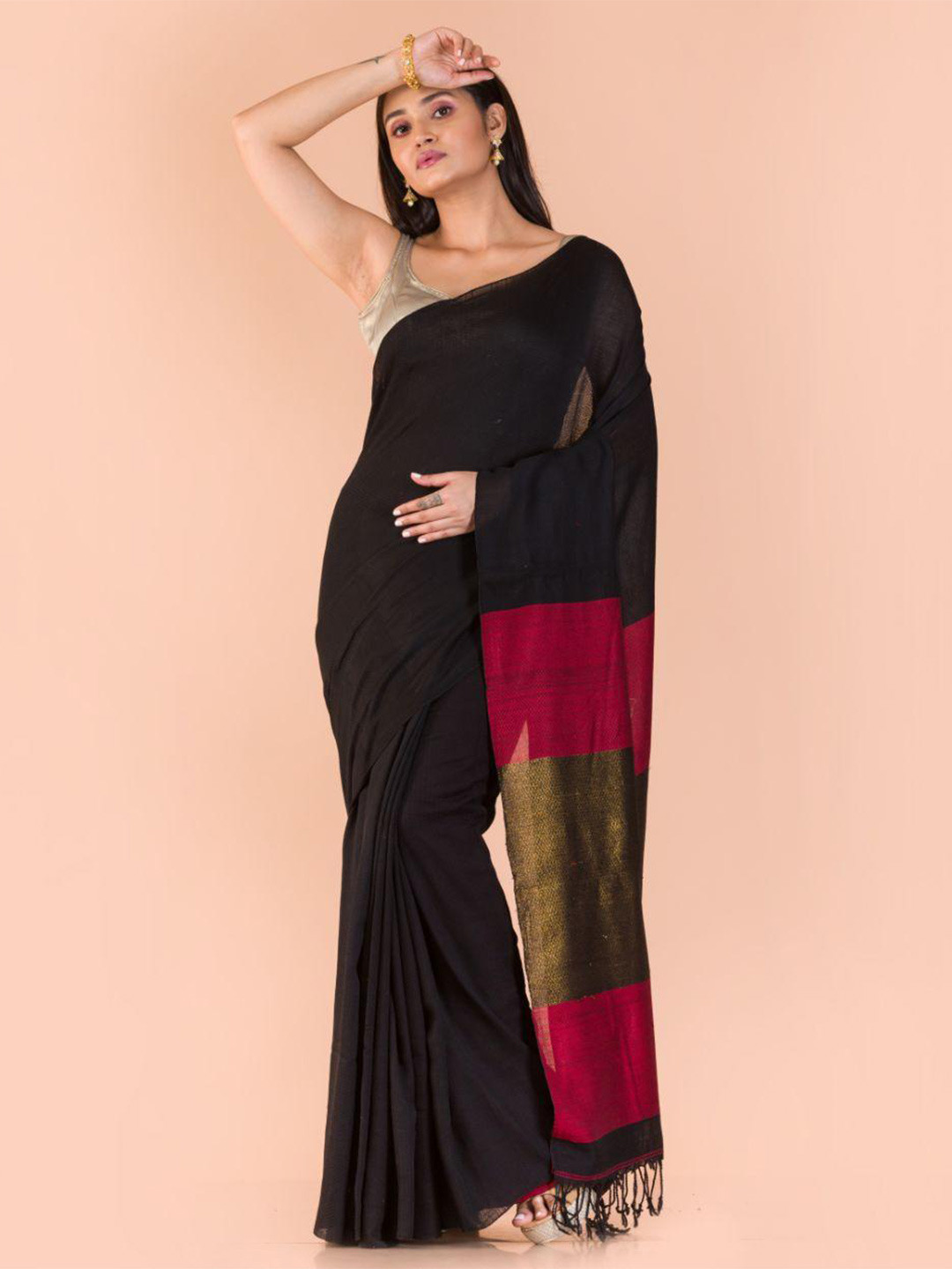 

Angoshobha Woven Design Pure Cotton Saree, Black
