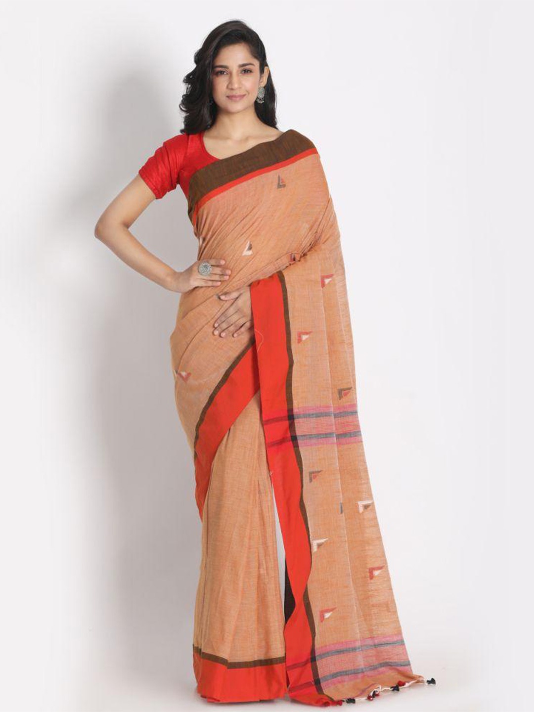 

Angoshobha Green Woven Design Pure Cotton Saree, Beige