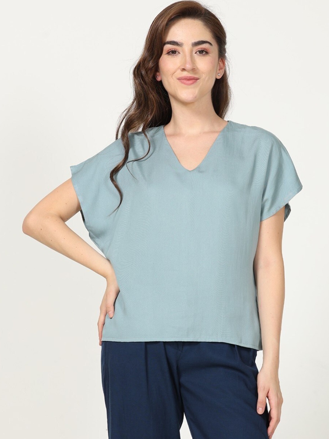 

Saltpetre V-Neck Extended Sleeves Top With Trousers, Blue